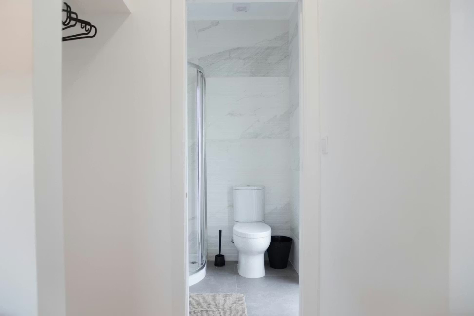 G303 - Elegant Superior Room with Balcony em Rio Tinto, porto – foto 3 de 20