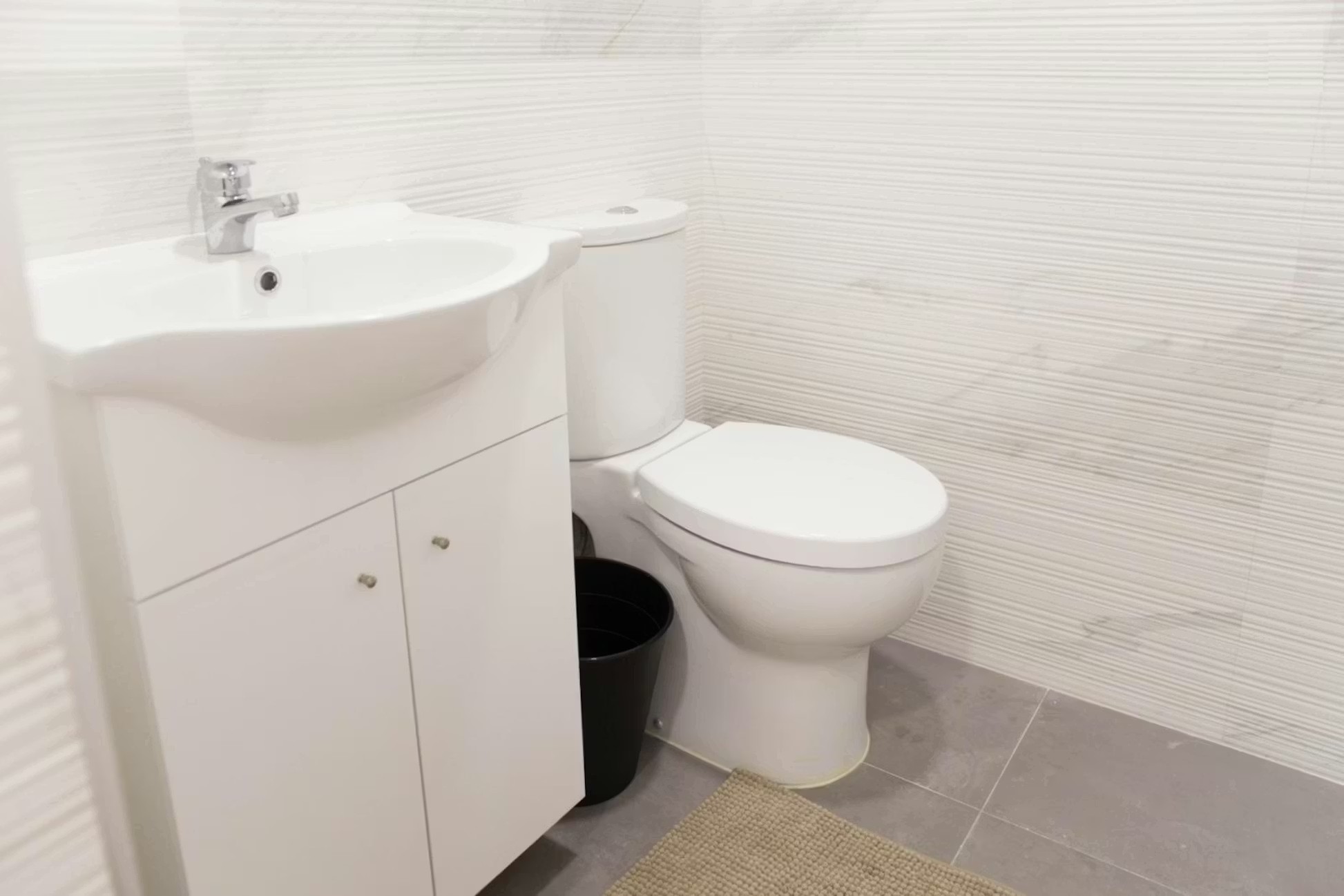 G103 - Quiet Standard Room with Private Bath in Rio Tinto, porto – photo 3 of 19