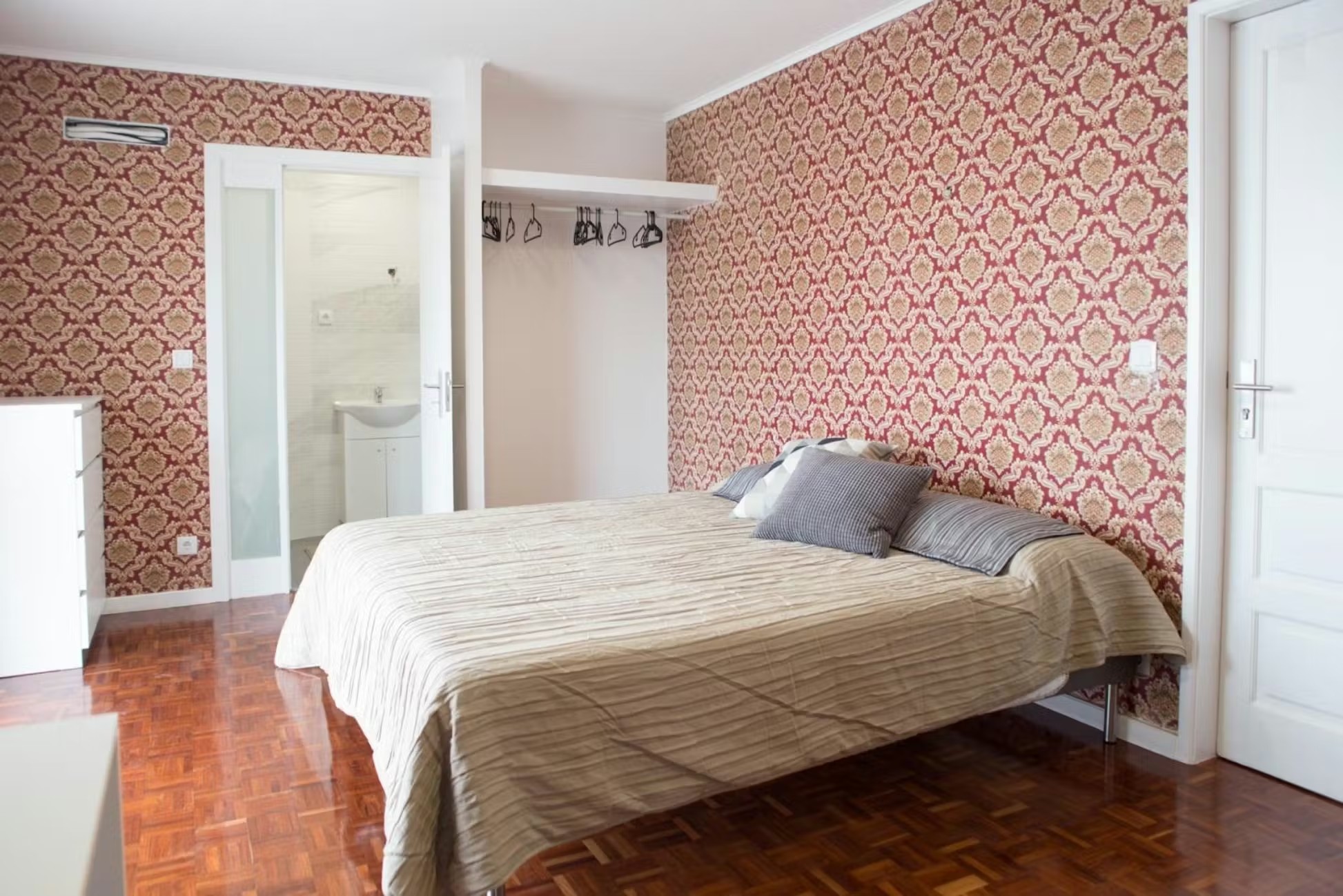 G201 - Deluxe Twin Suite with Sofa & Balcony in porto – photo 1 of 6