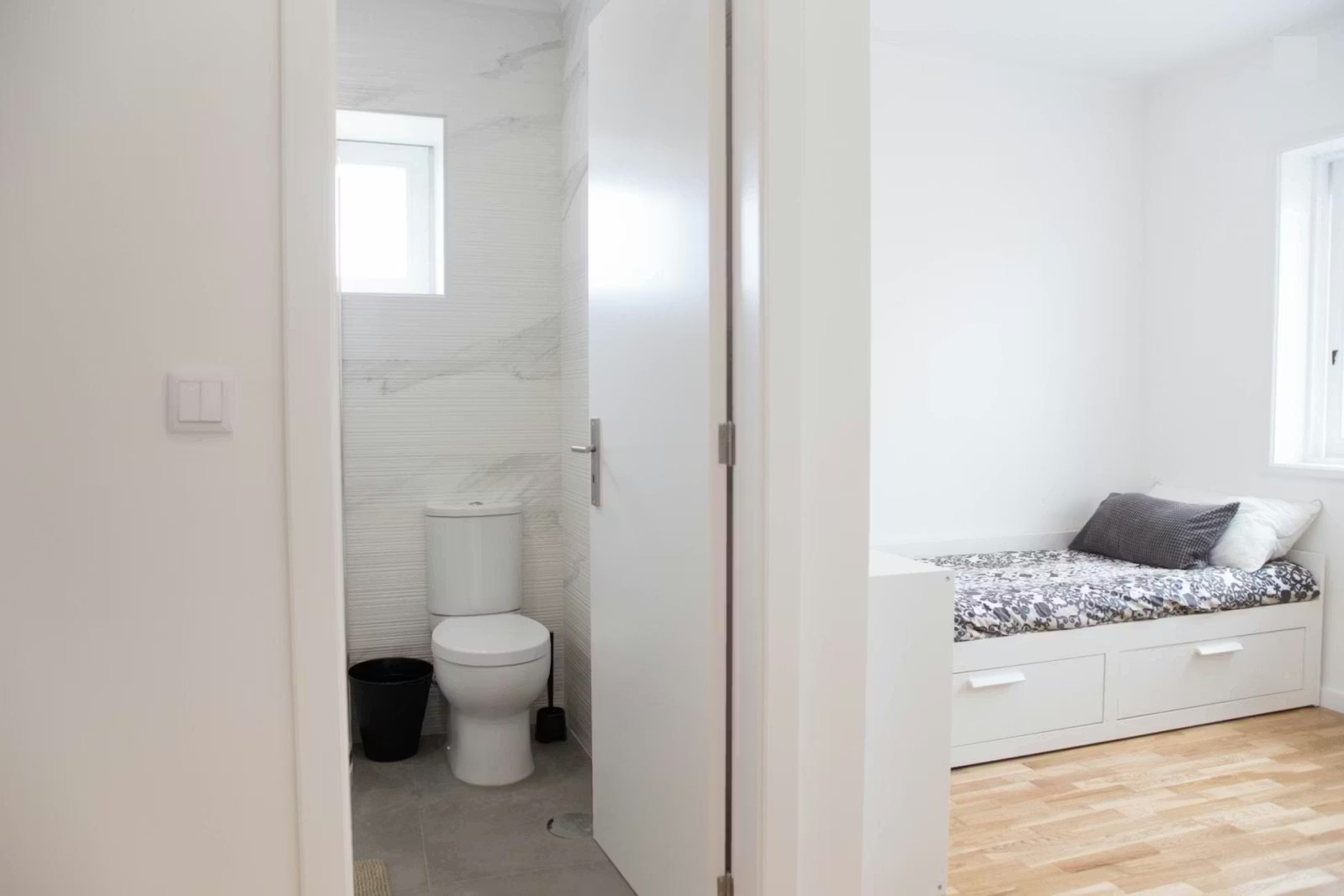 G202 - Bright Superior Room with Ensuite in Rio Tinto, porto – photo 3 of 18