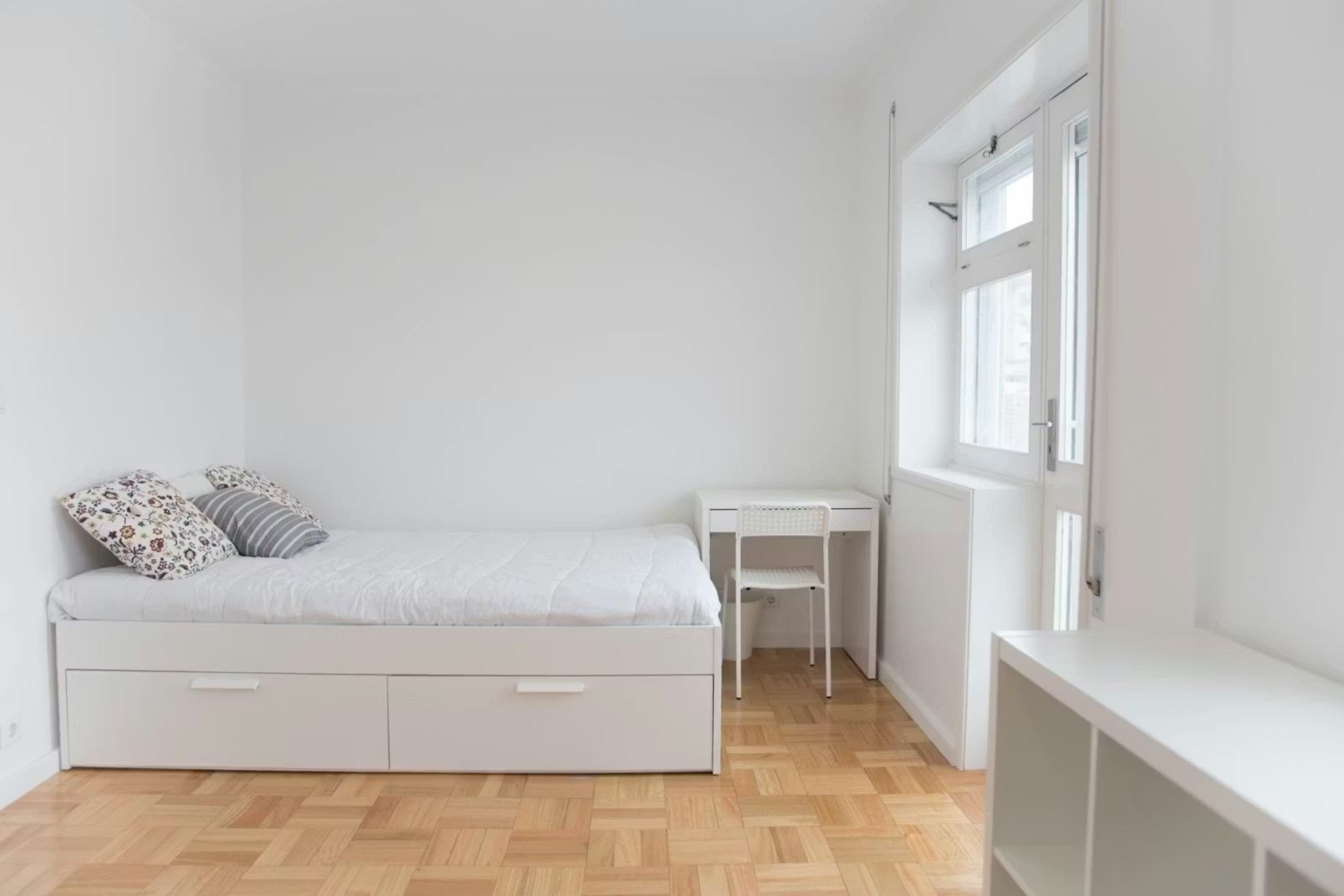 G304 - Large Superior Ensuite with View in porto – photo 1 of 5