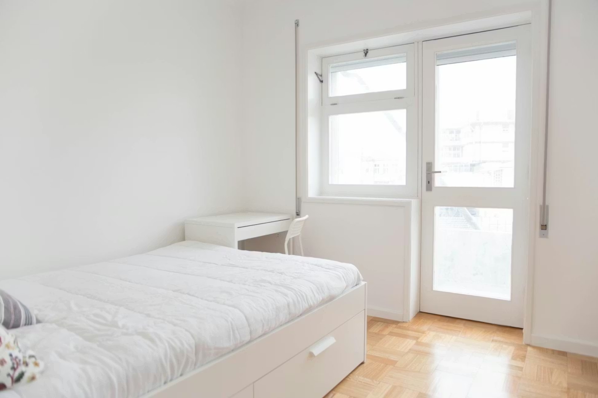 G304 - Large Superior Ensuite with View em Rio Tinto, porto – foto 4 de 20