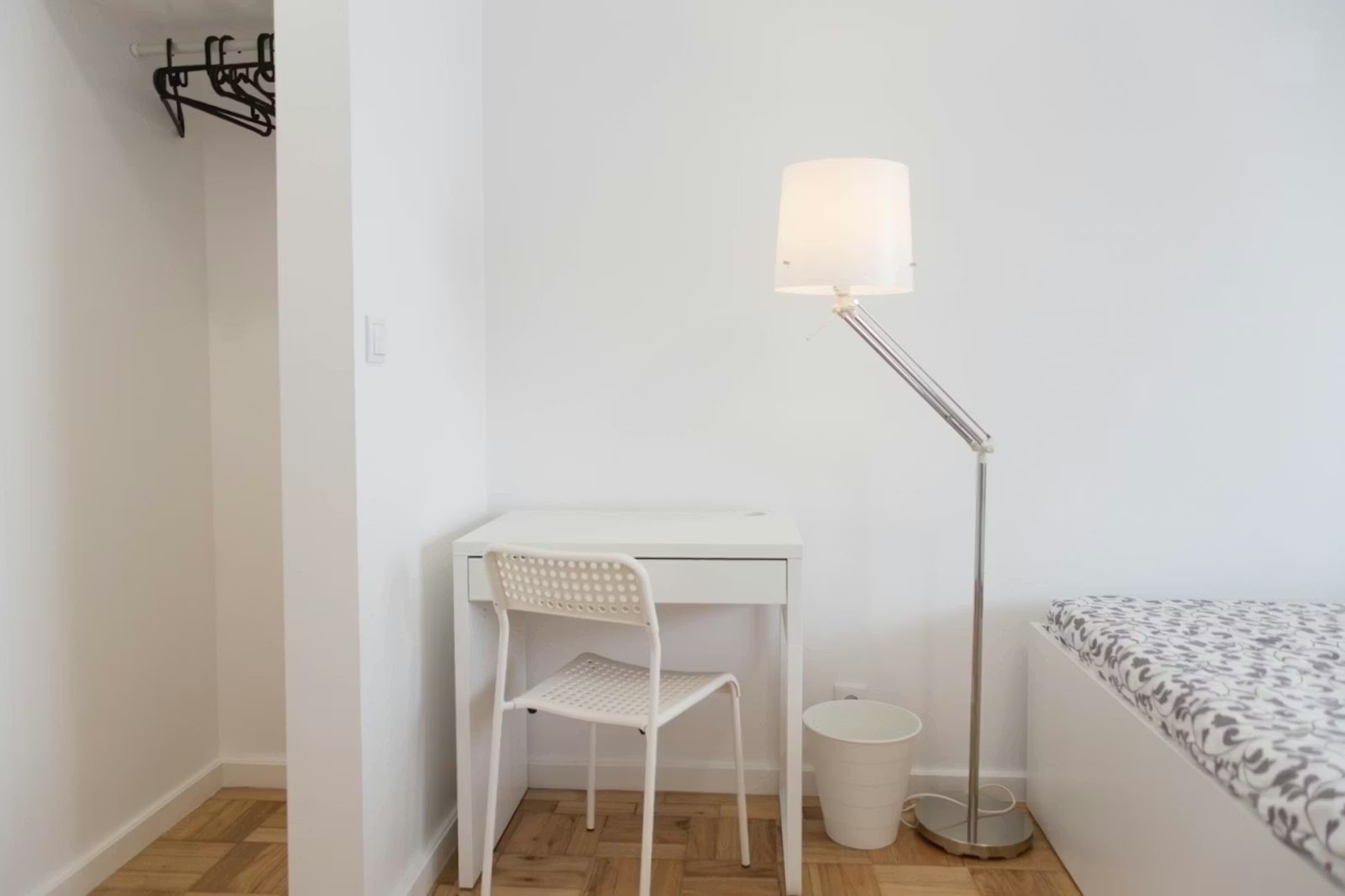 G305 - Stylish Superior Room with Balcony in Rio Tinto, porto – photo 4 of 20