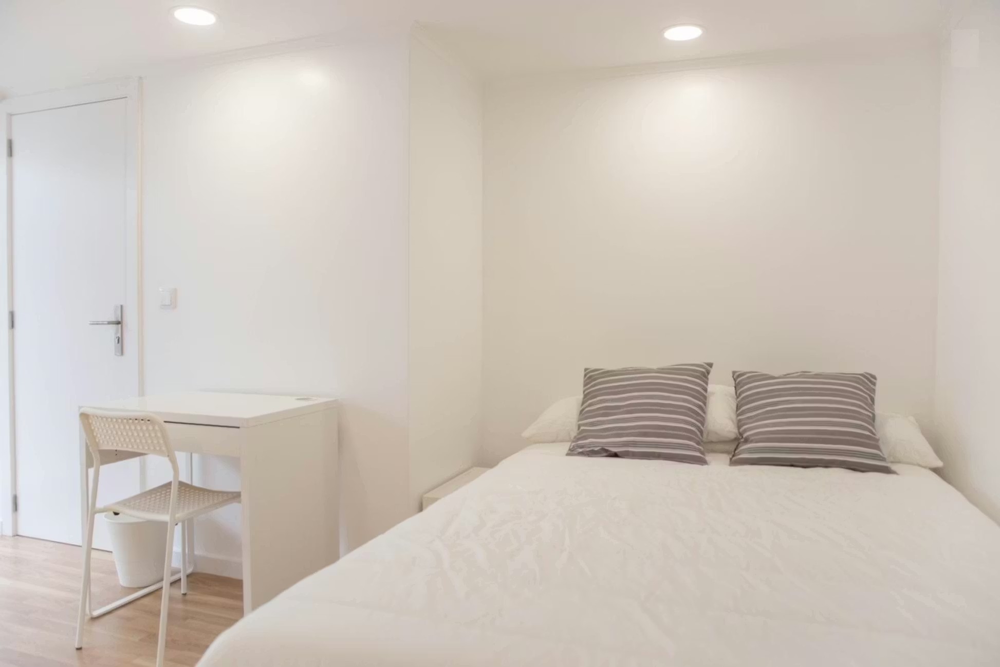 G101 - Luminous Superior Suite with Balcony in Rio Tinto, porto – photo 2 of 18