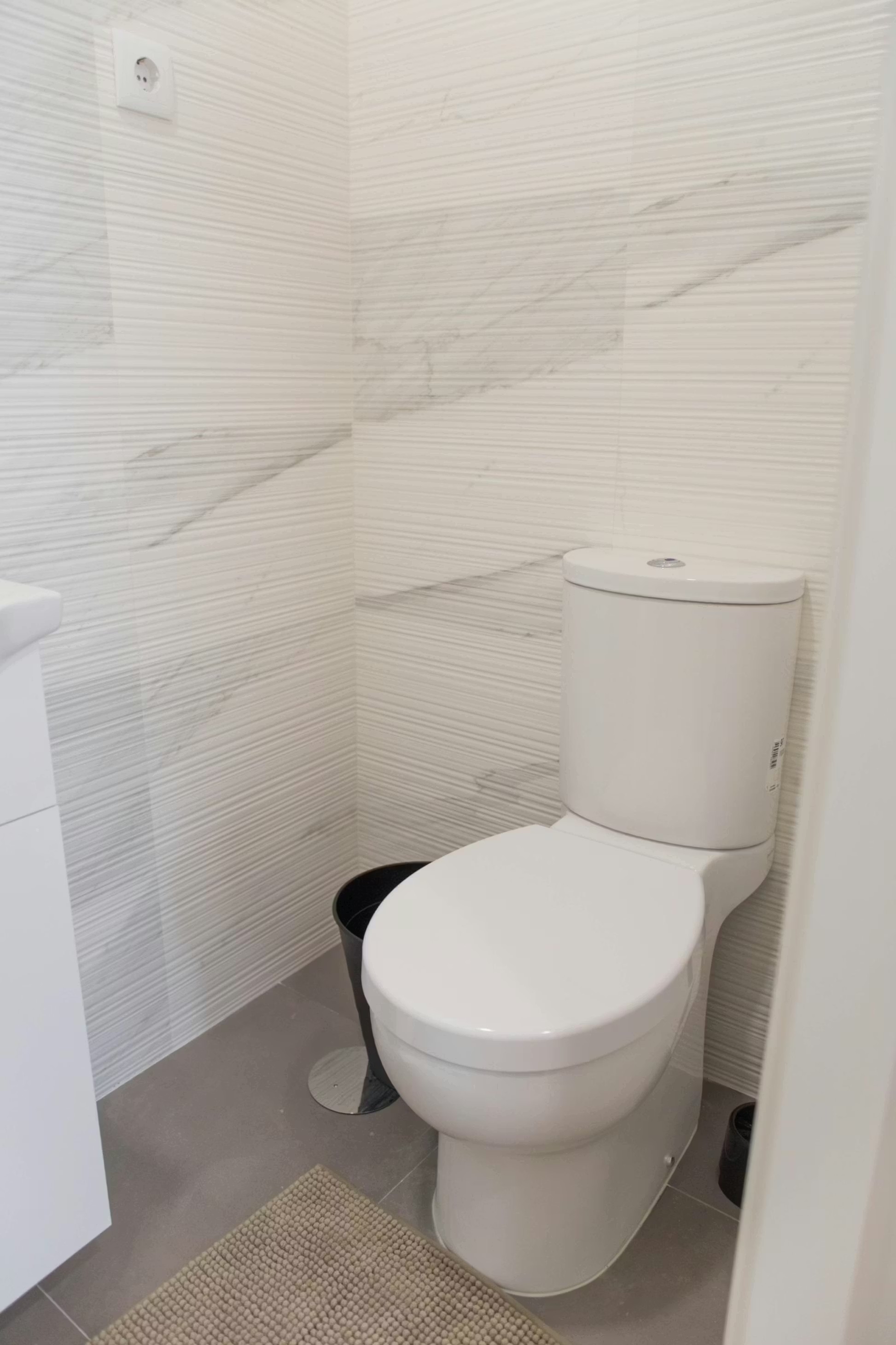 G306 - Sunny Superior Room with Private Balcony em Rio Tinto, porto – foto 5 de 20