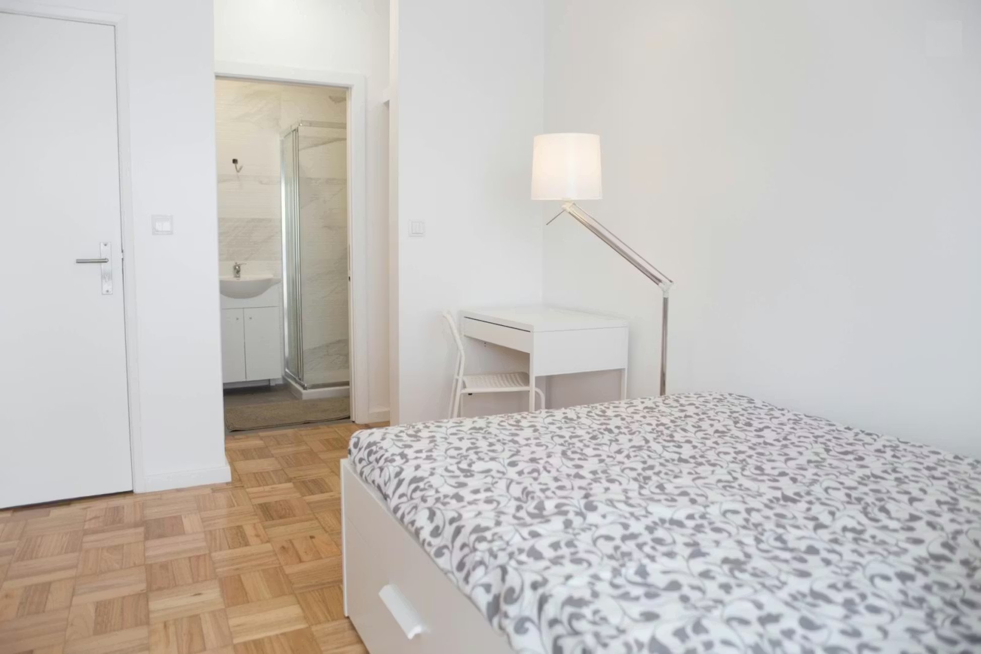 G305 - Stylish Superior Room with Balcony in Rio Tinto, porto – photo 2 of 20