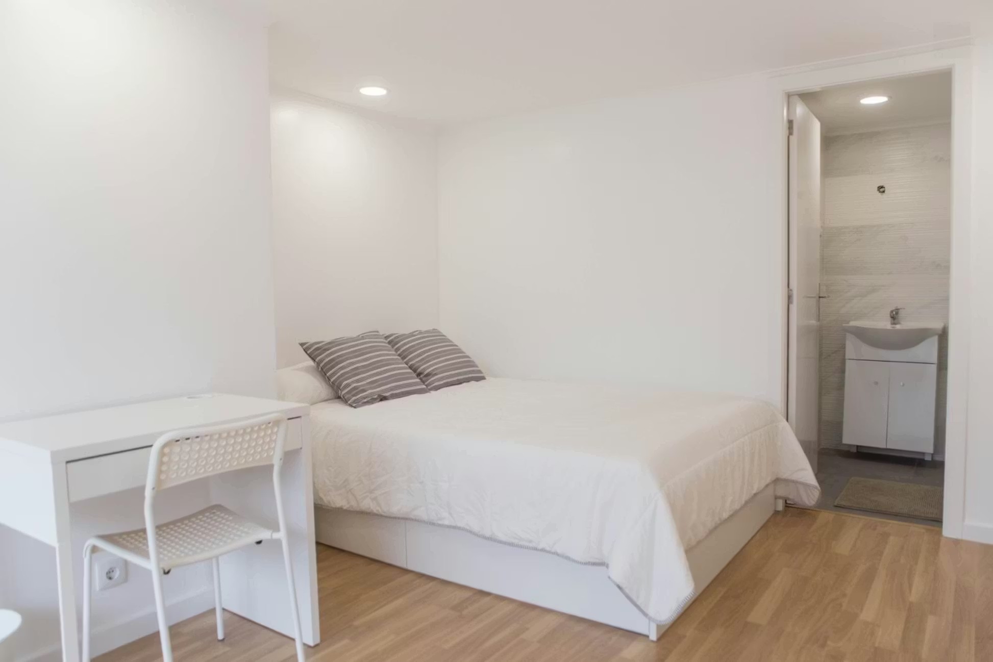 G101 - Luminous Superior Suite with Balcony in porto – photo 1 of 3