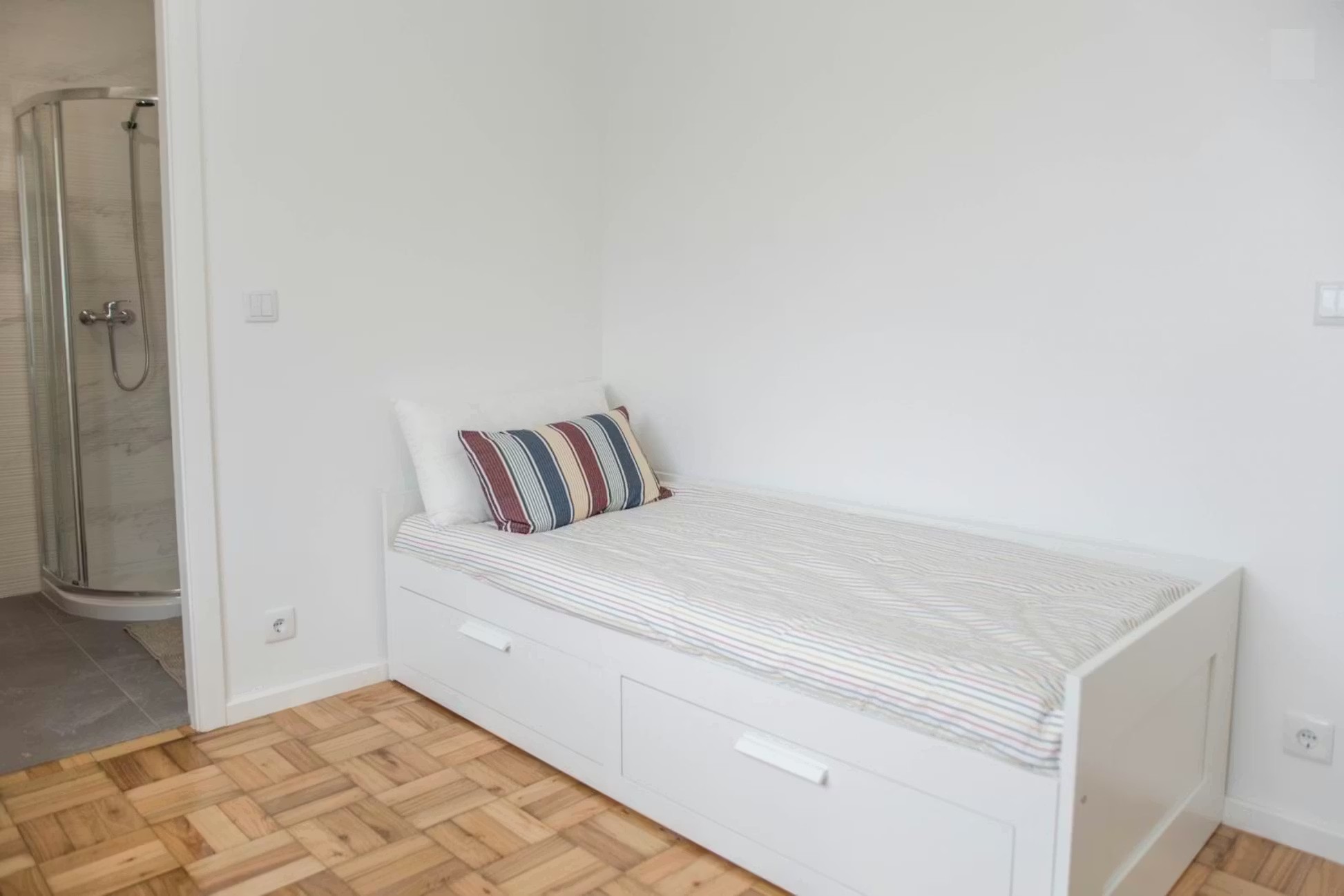 G302 - Comfortable Standard Ensuite in porto – photo 1 of 6