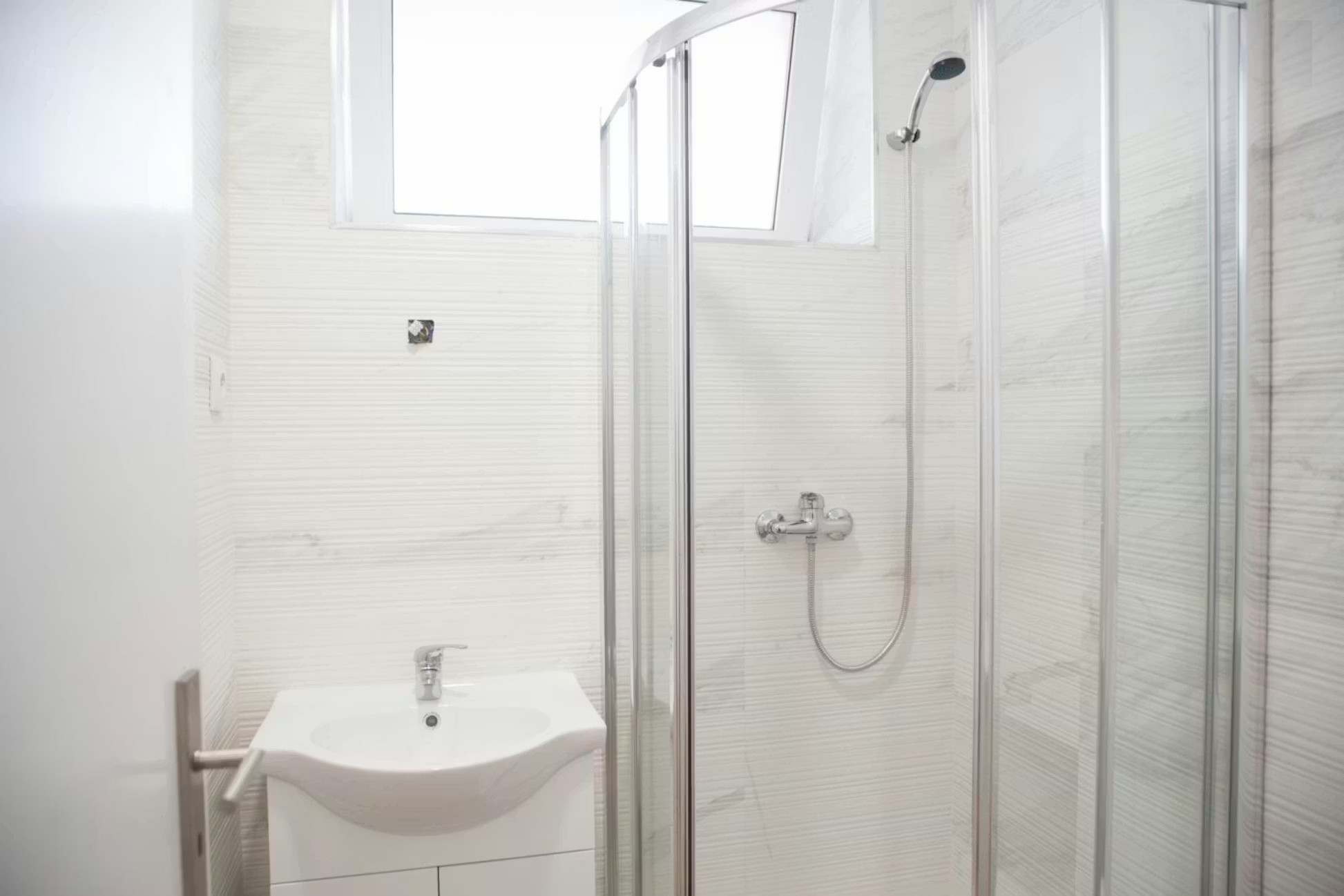 G104 - Spacious Superior Double Ensuite in Rio Tinto, porto – photo 5 of 21
