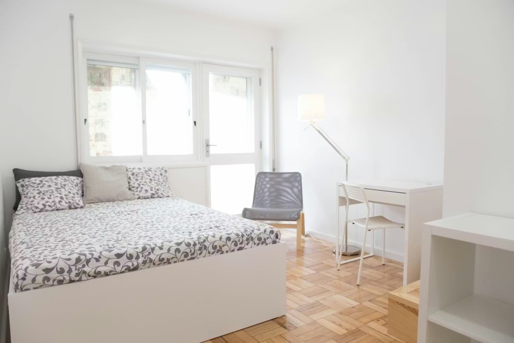 G306 - Sunny Superior Room with Private Balcony in porto – photo 1 of 5