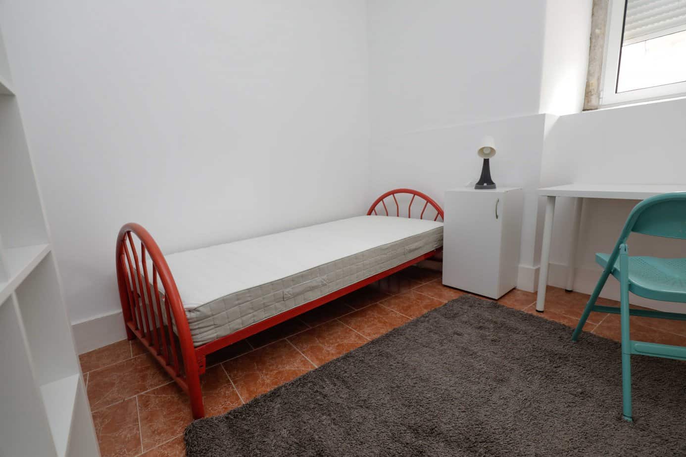 Room 2 - Furnished Single & Quiet em lisboa – foto 1 de 2