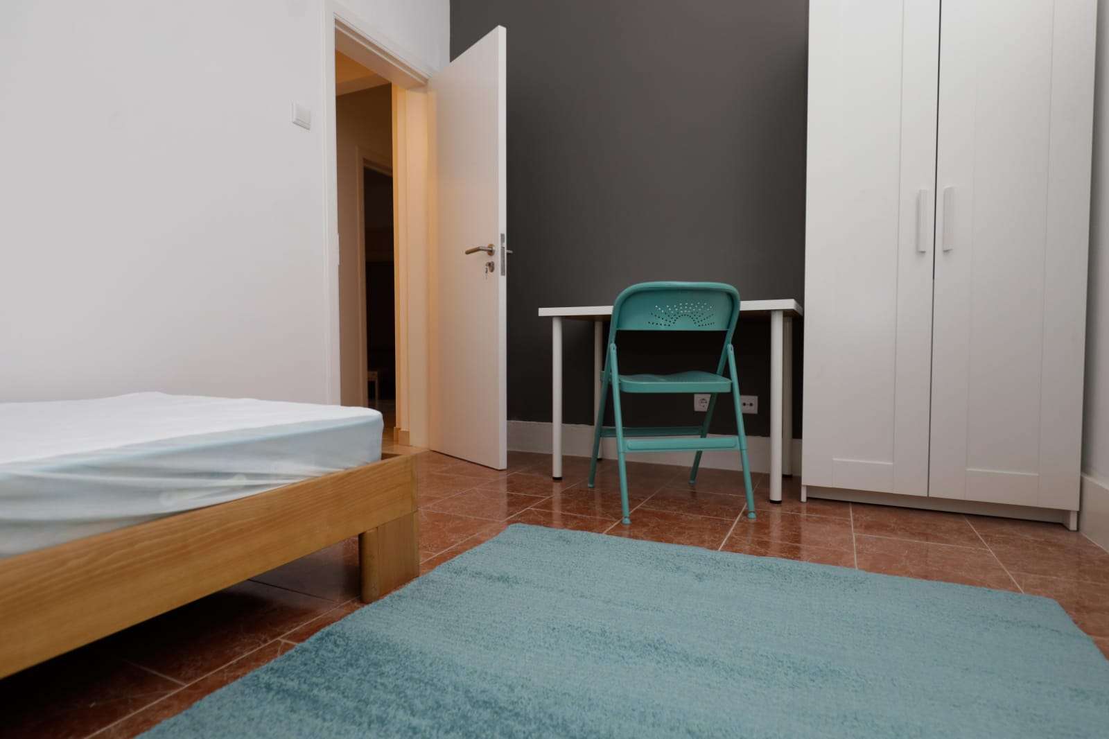 Comfortable Room 1 & Outdoor Terrace em Olaias, lisboa – foto 2 de 19
