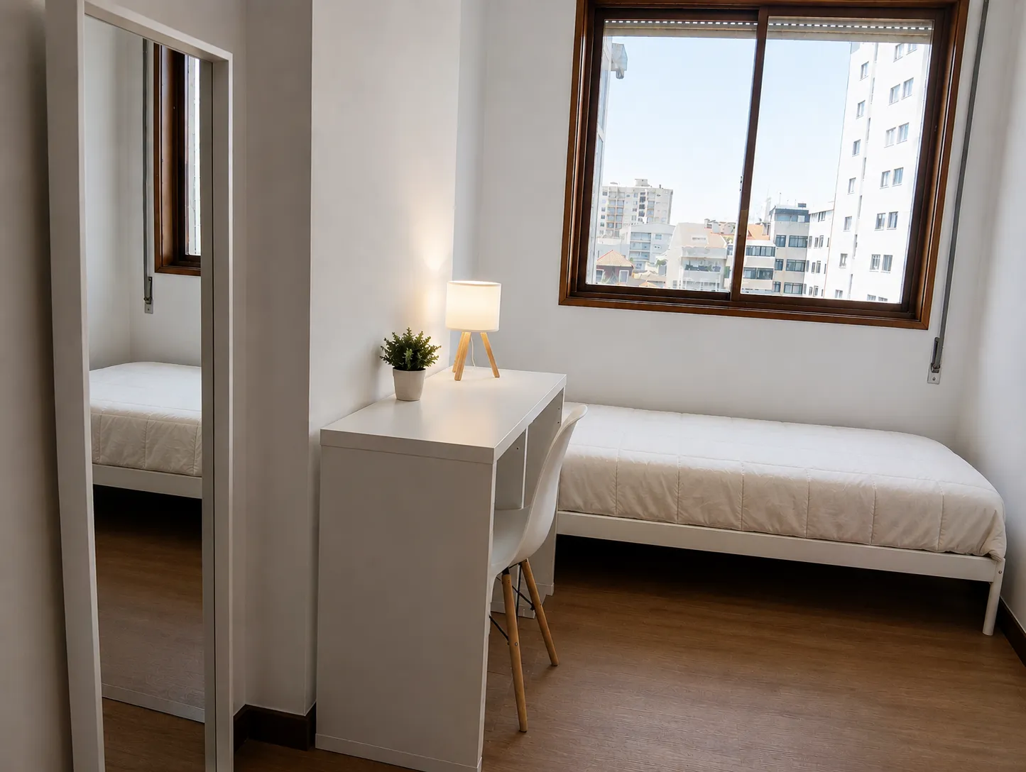 Room 3 in porto – photo 1 of 2