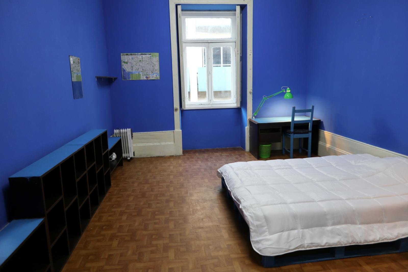 Colorful double Room 205 in porto – photo 1 of 3