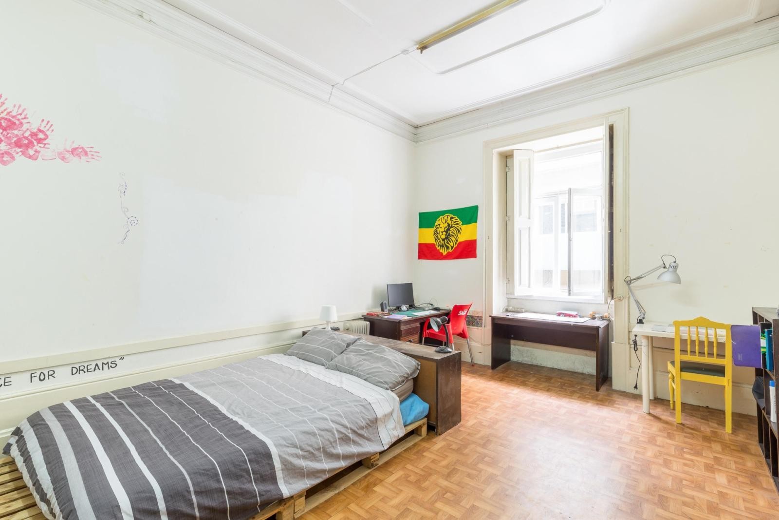 Homely double Room 102 in porto – photo 1 of 3