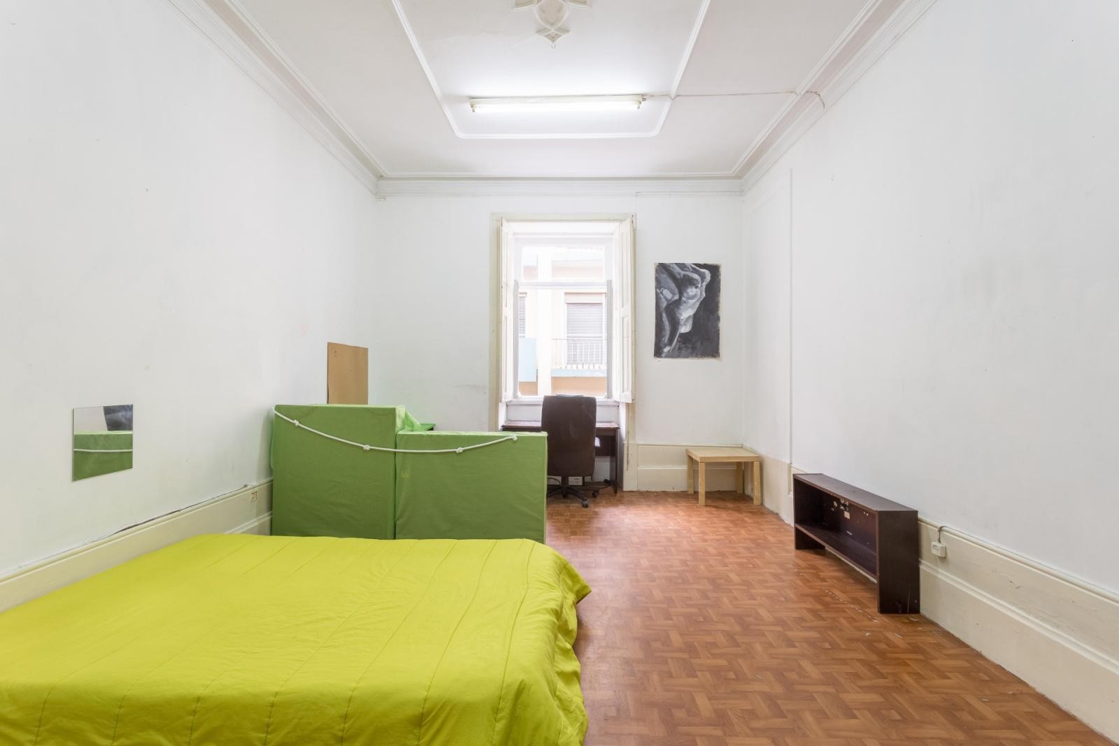 Large double Room 203 in porto – photo 1 of 3