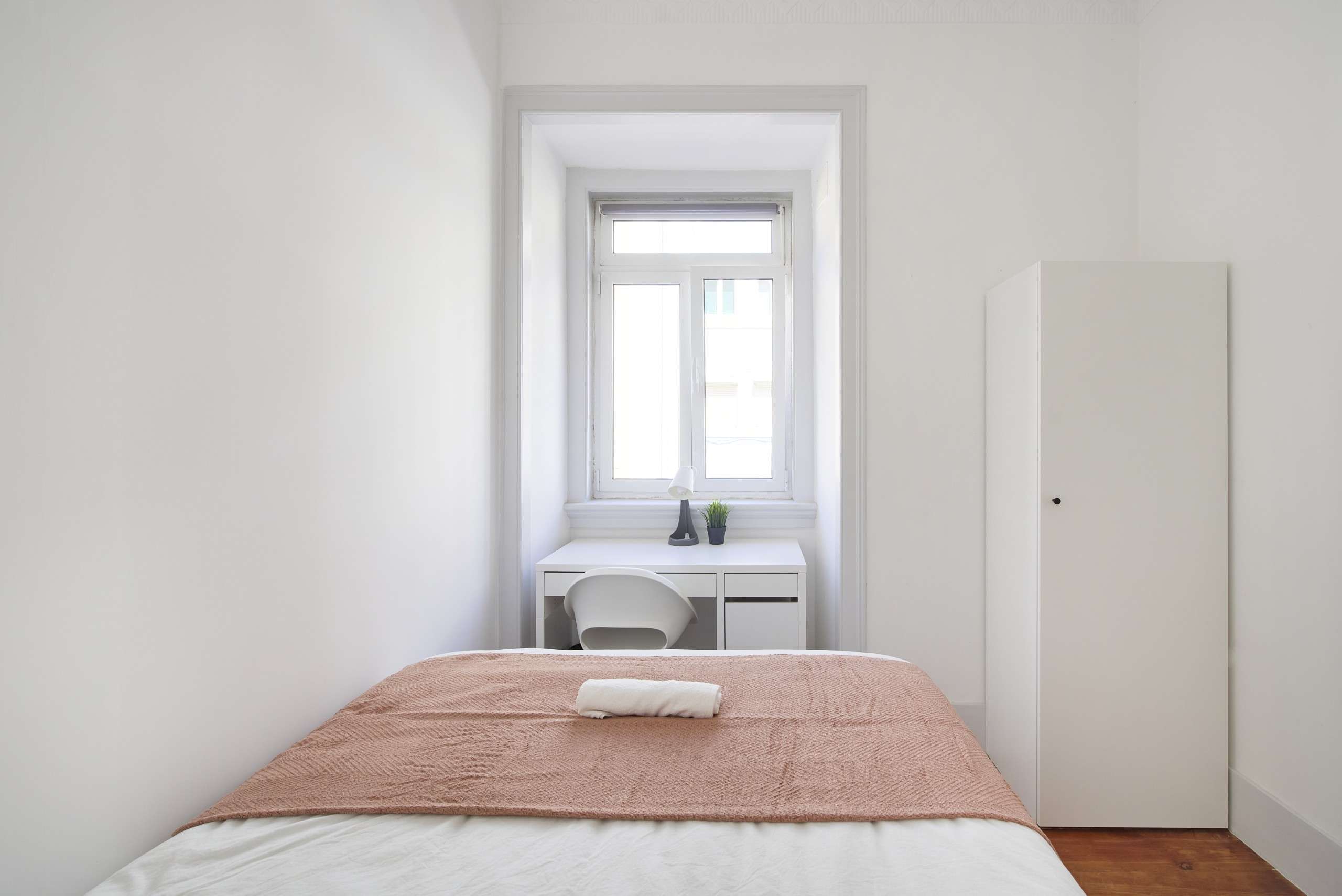 Sunny Single Room 2 with Desk & Window em lisboa – foto 1 de 4
