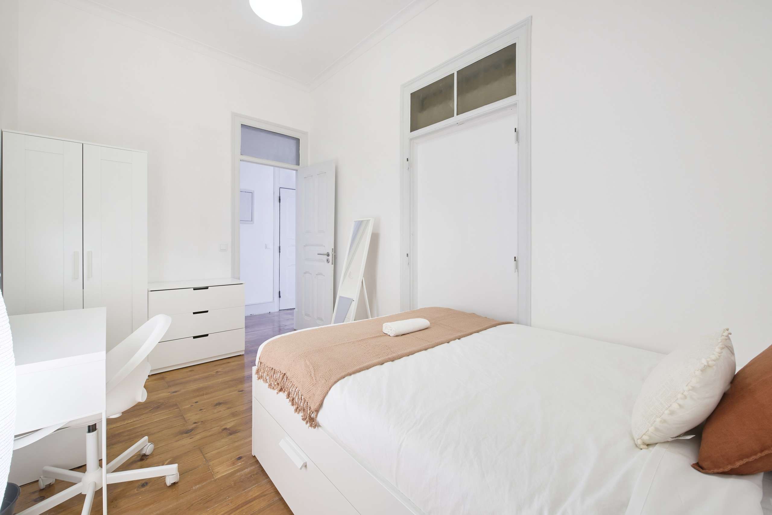 Inviting Double Room 5 & Balcony em Coração de Jesus, lisboa – foto 2 de 12