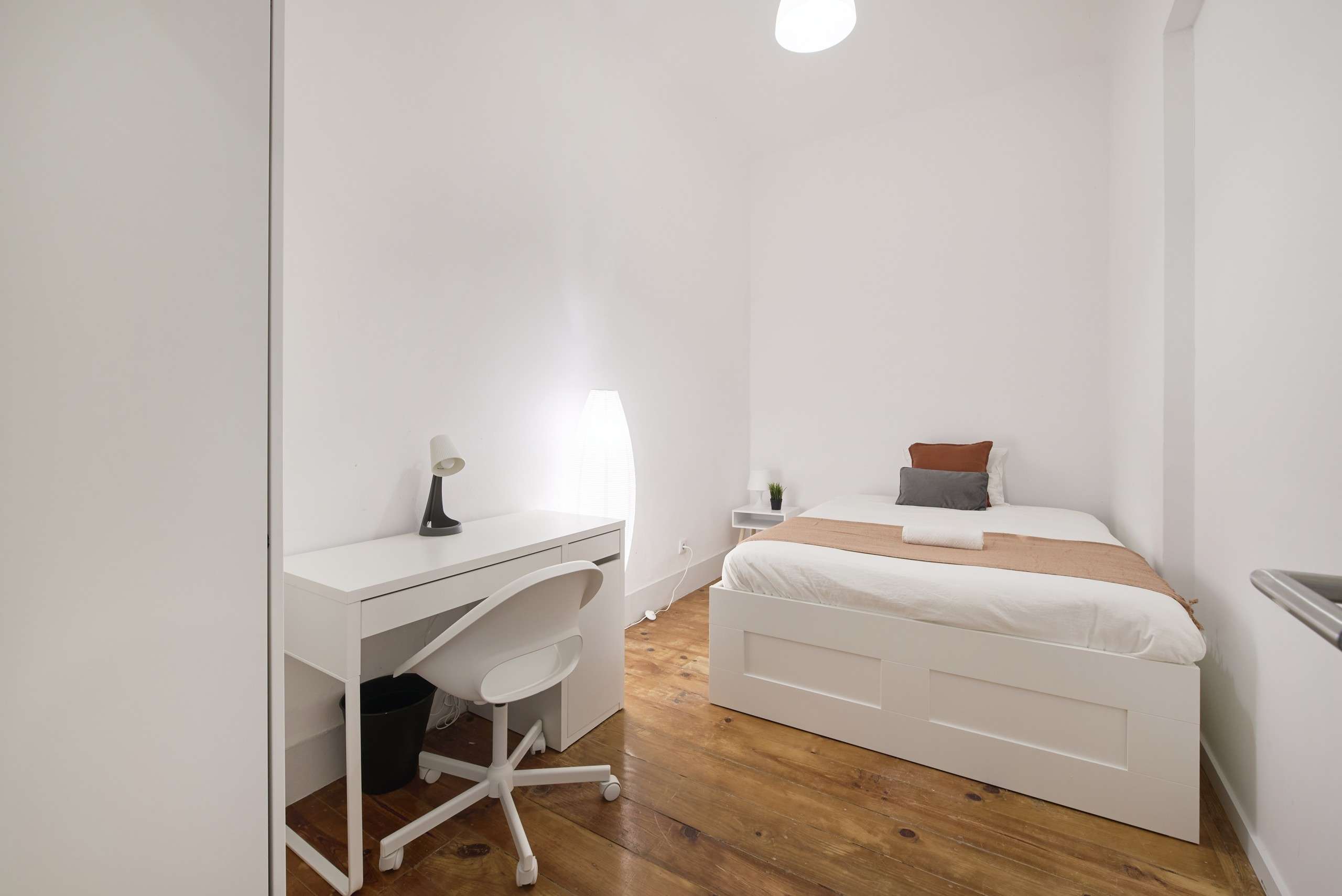 Equipped Double Room 6 & Workspace em Coração de Jesus, lisboa – foto 2 de 13