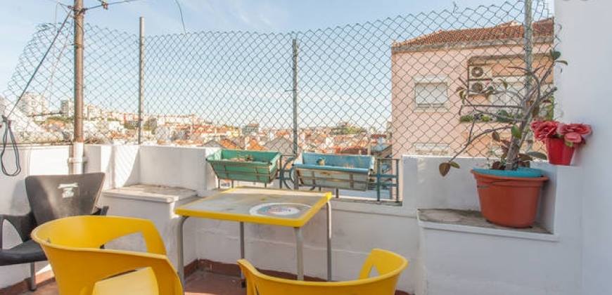 Inviting Single Room 2 with Furnishings em Alto do Pina, lisboa – foto 2 de 9