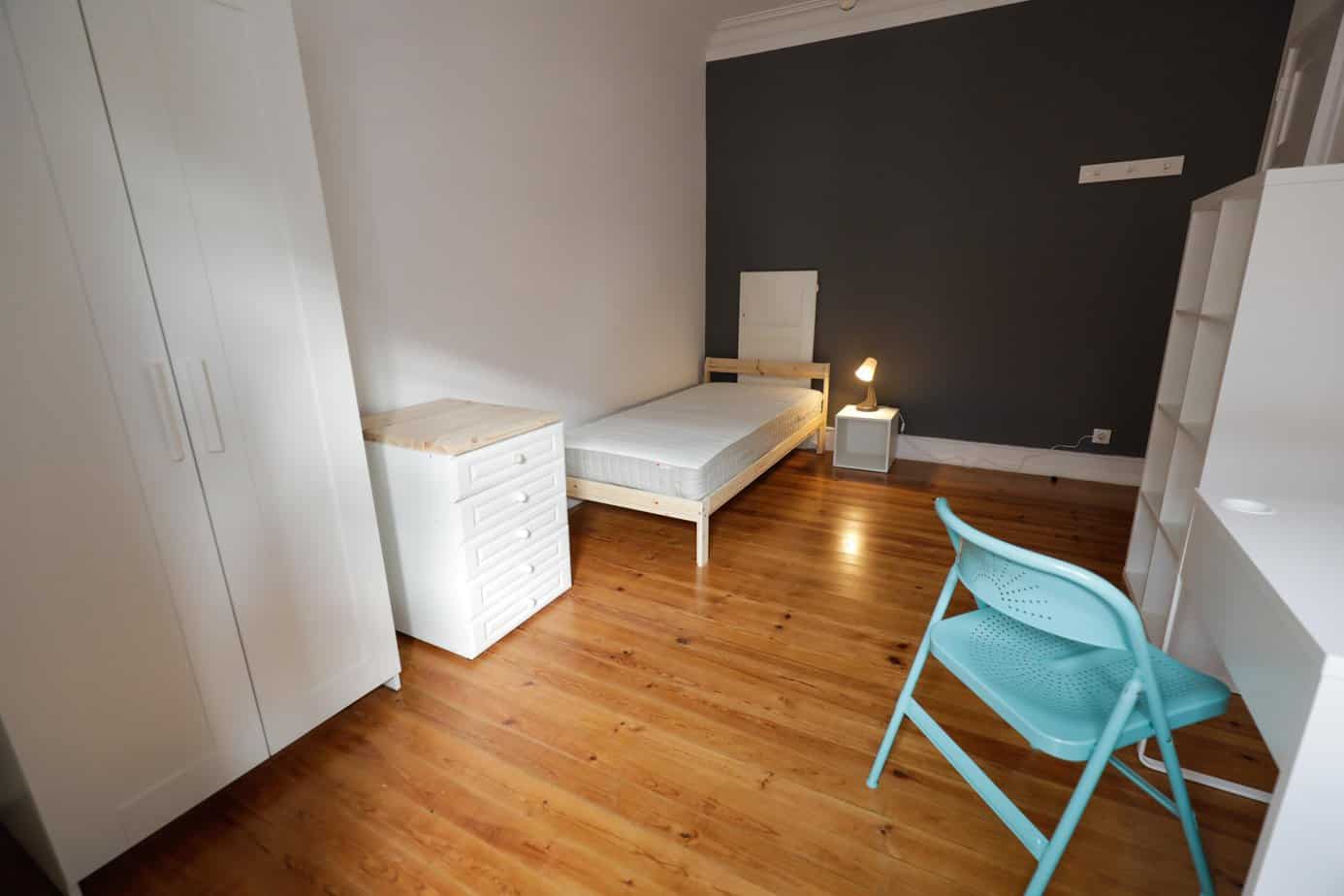 Room 1 - Furnished Single & Terrace em Olaias, lisboa – foto 4 de 22