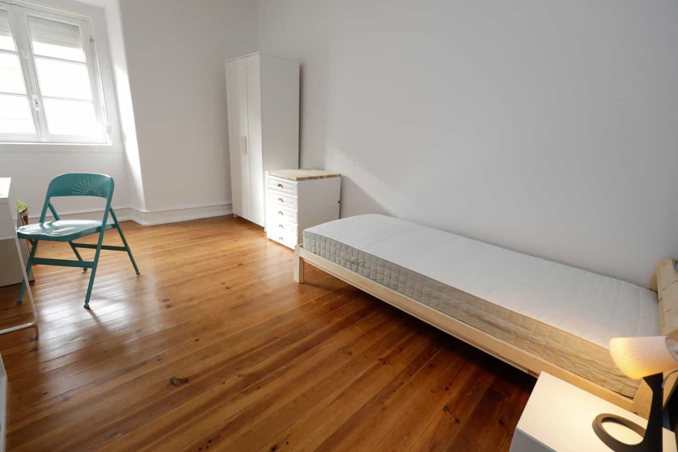 Room 1 - Furnished Single & Terrace em Olaias, lisboa – foto 3 de 22