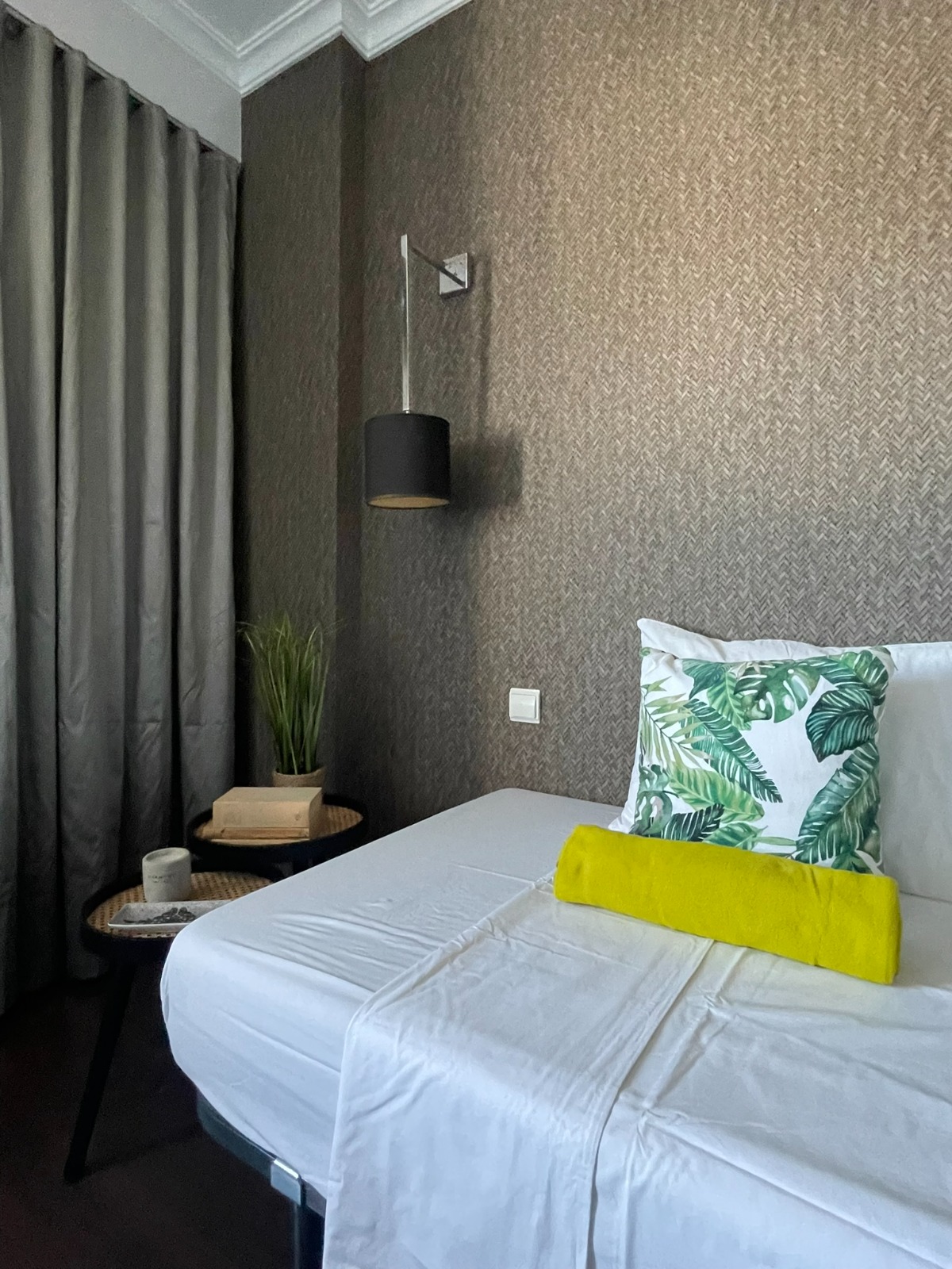 Modern and style room 3 near Escola Superior de Comunicação Social (ESCS) em Benfica, lisboa – foto 4 de 25