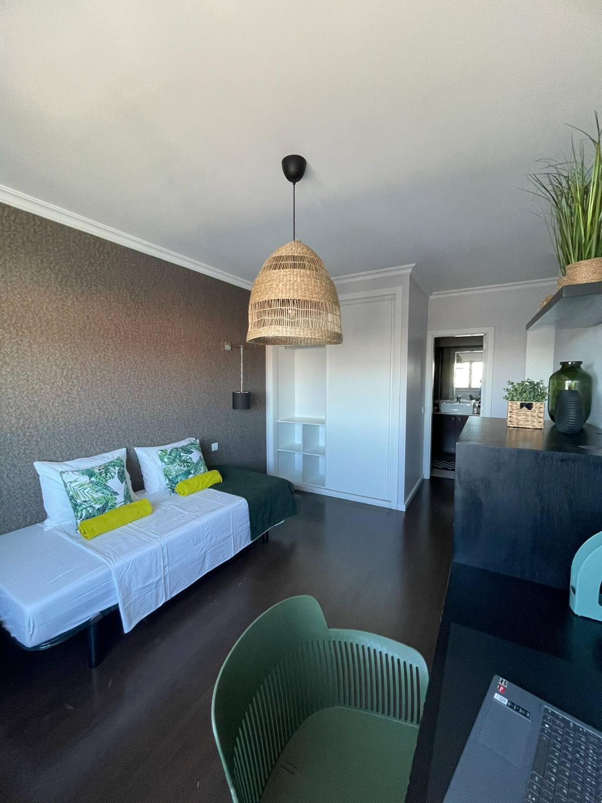 Modern and style room 3 near Escola Superior de Comunicação Social (ESCS) em Benfica, lisboa – foto 5 de 25
