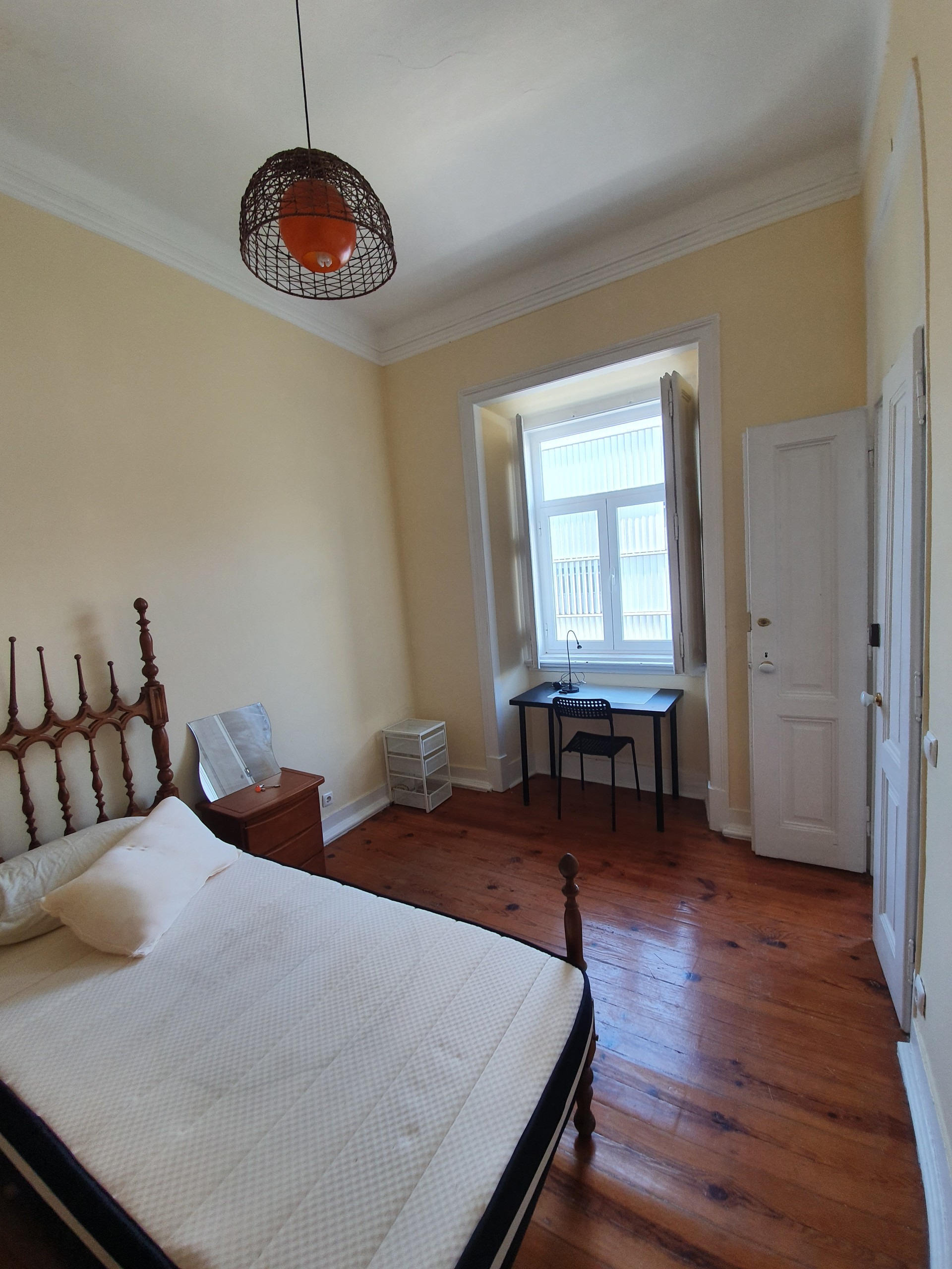 Room 1 em lisboa – foto 1 de 3