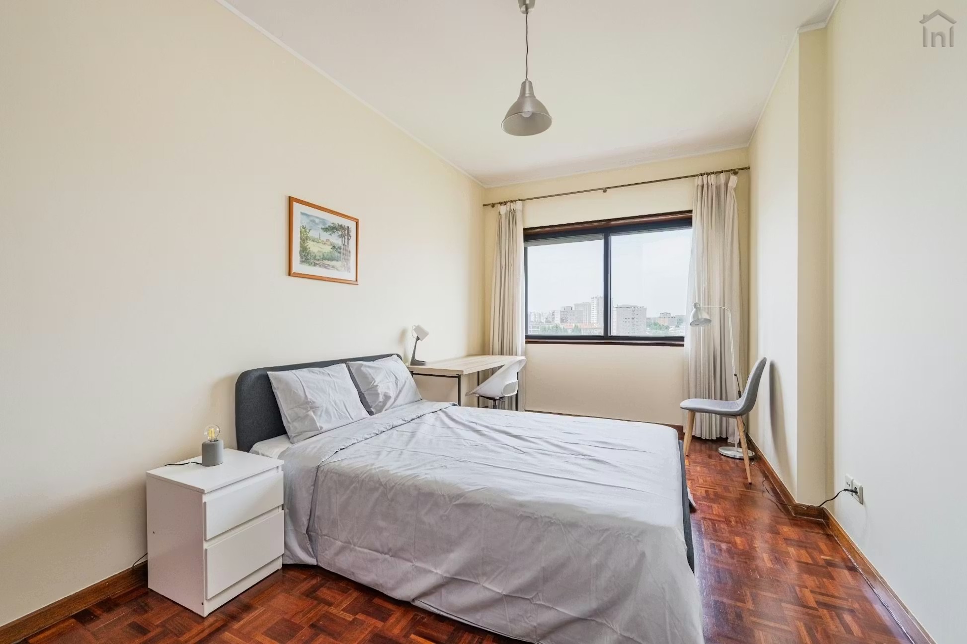 Room 2- Quarto Cinzento in porto – photo 1 of 3