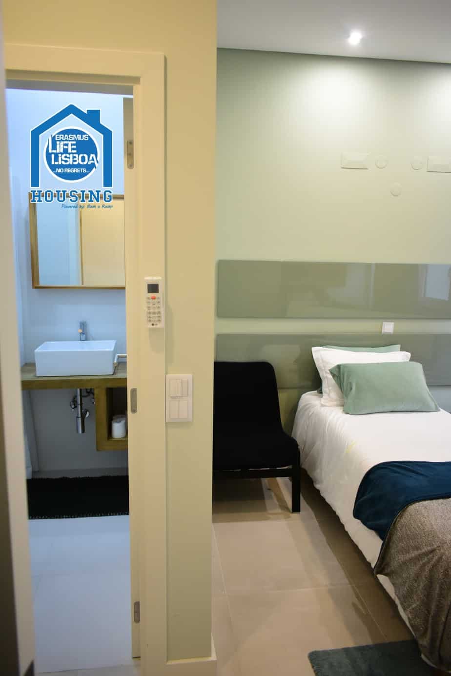 Room 6 "Rosemary" in Algés, lisboa – photo 2 of 23