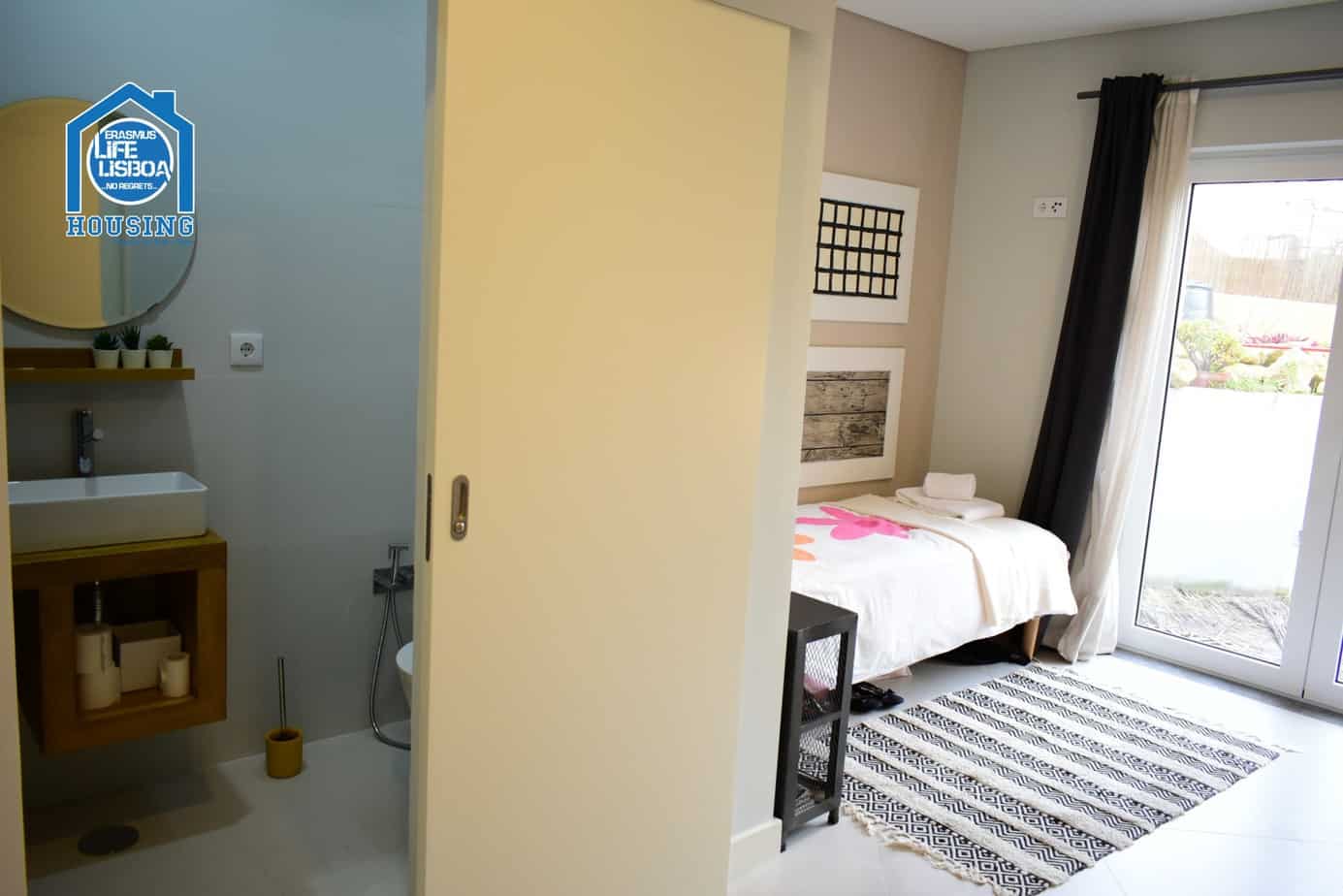 Room 3 "Chamomile" in Algés, lisboa – photo 3 of 24