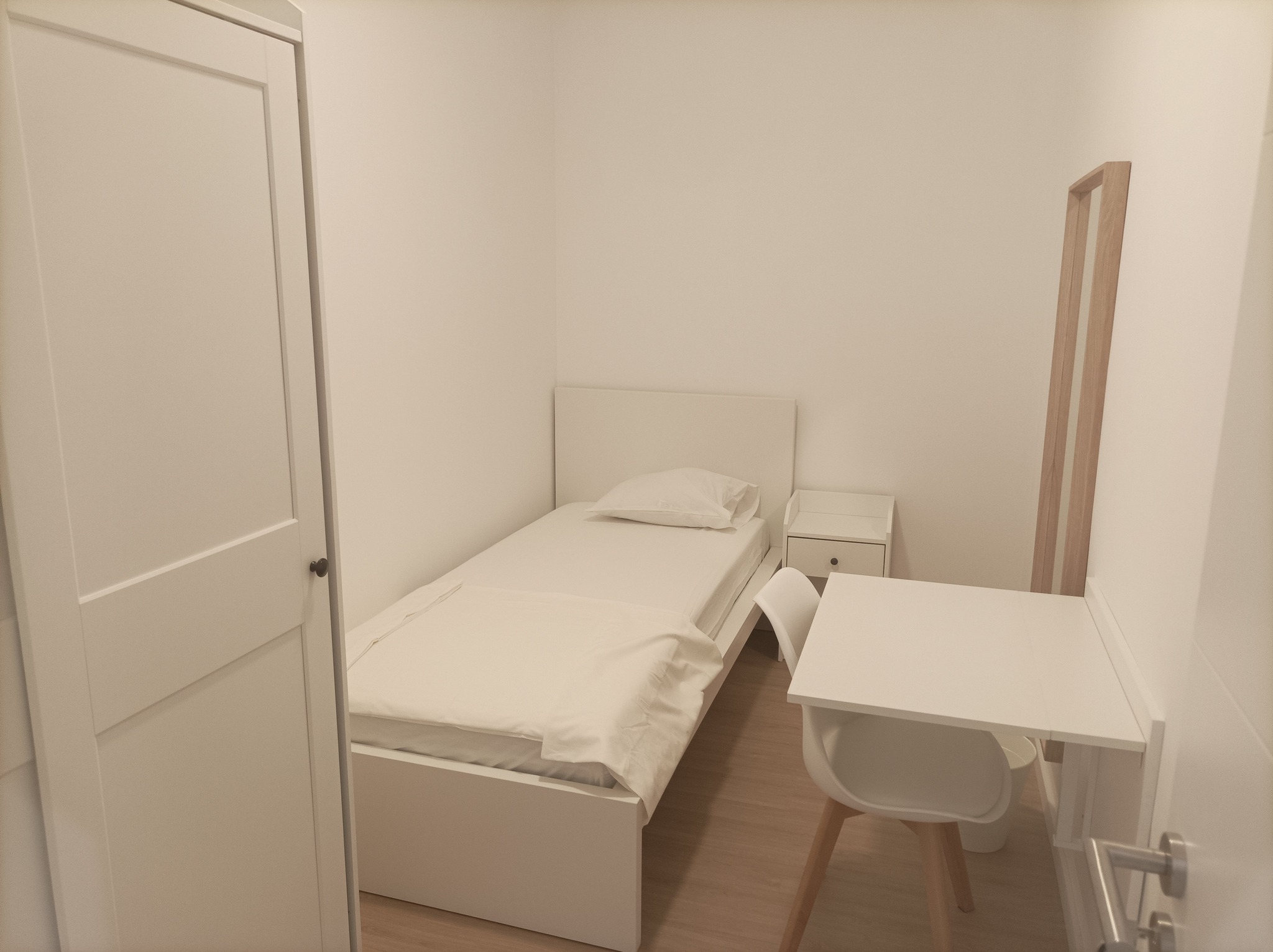Single-Bed Room (5) in Student Shared Apartment em São Jorge de Arroios, lisboa – foto 4 de 17
