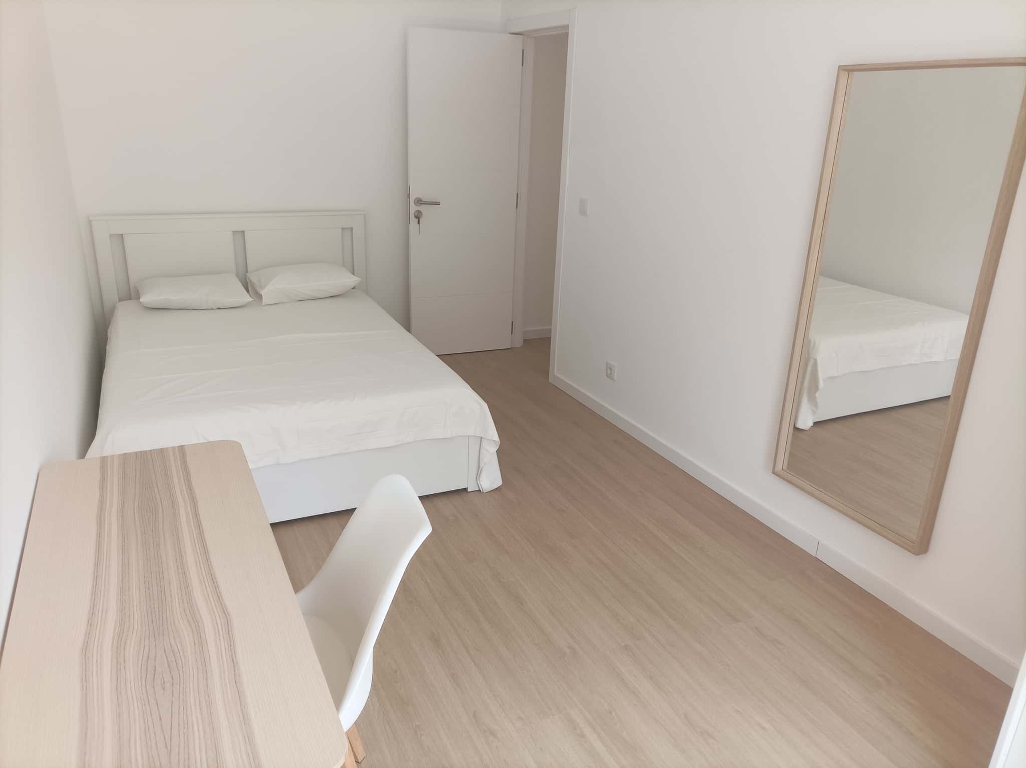 Cozy & Inviting Double Room 3 em lisboa – foto 1 de 5