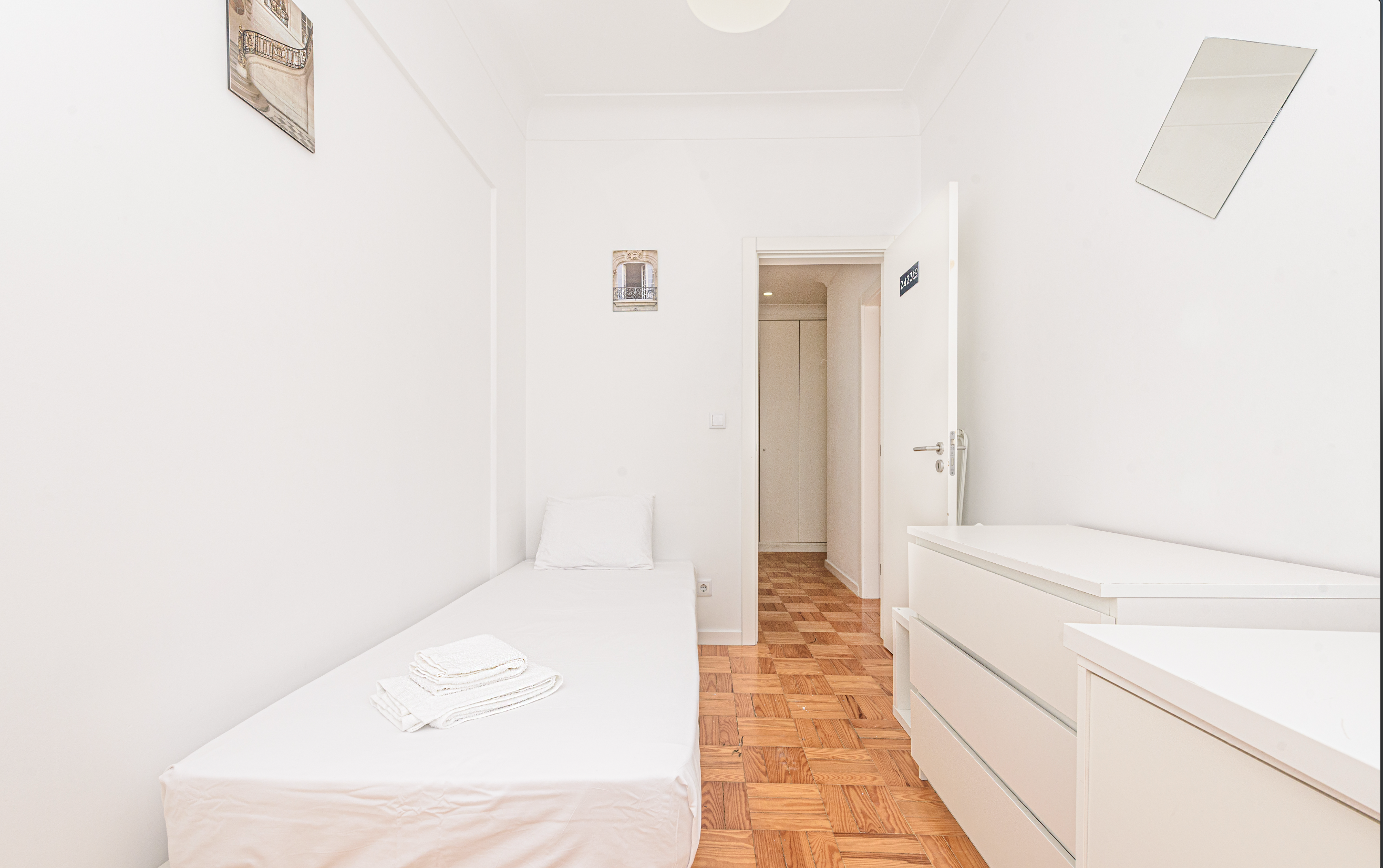 Room 2423 em lisboa – foto 1 de 3