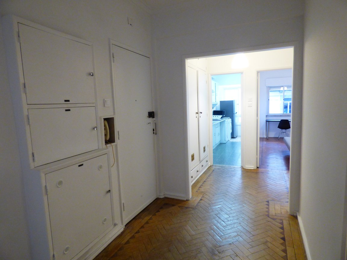 Airy Double Room 2 with Desk & Natural Light em São Domingos de Benfica, lisboa – foto 3 de 8