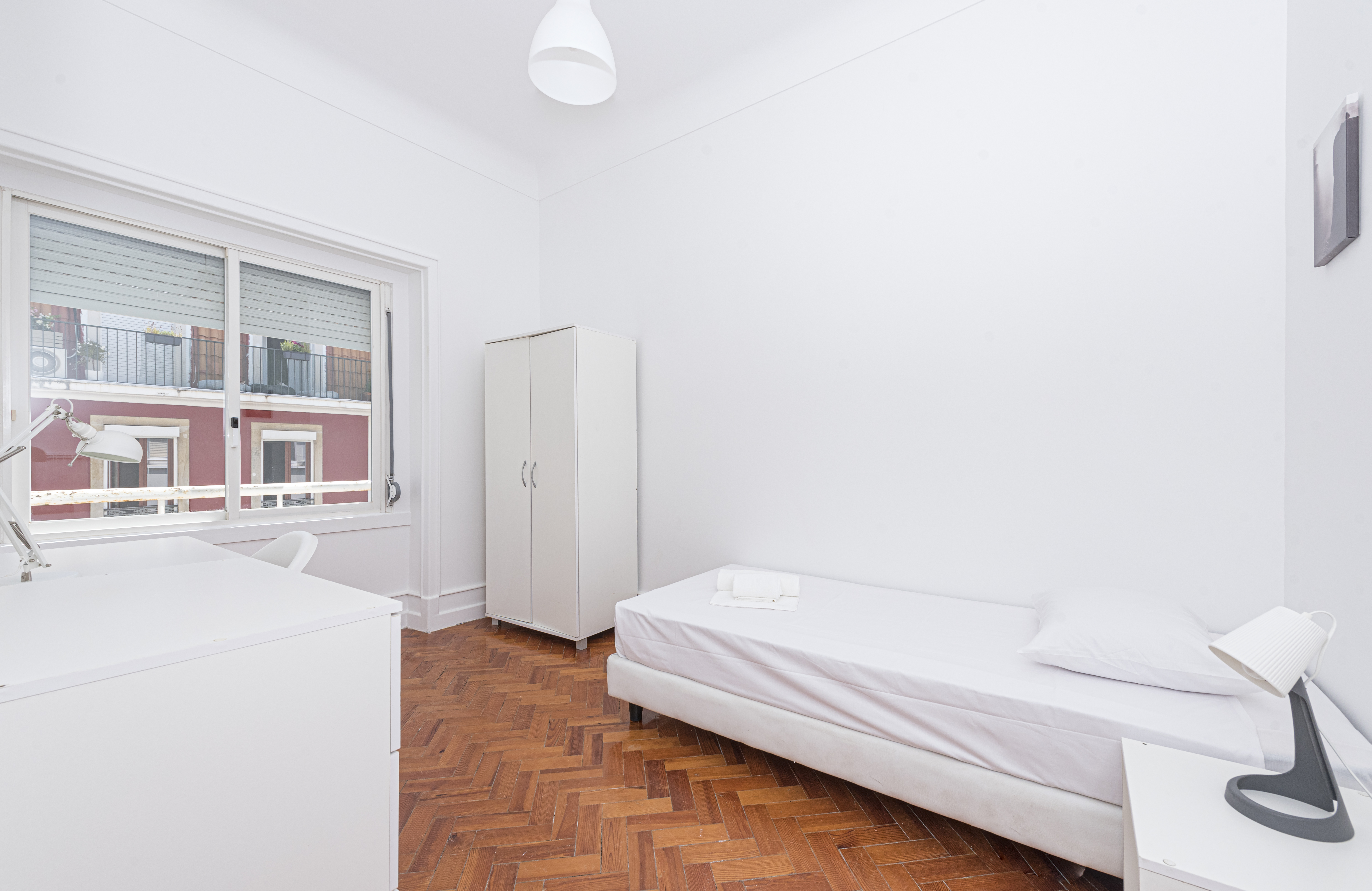 8907 in lisboa – photo 1 of 5