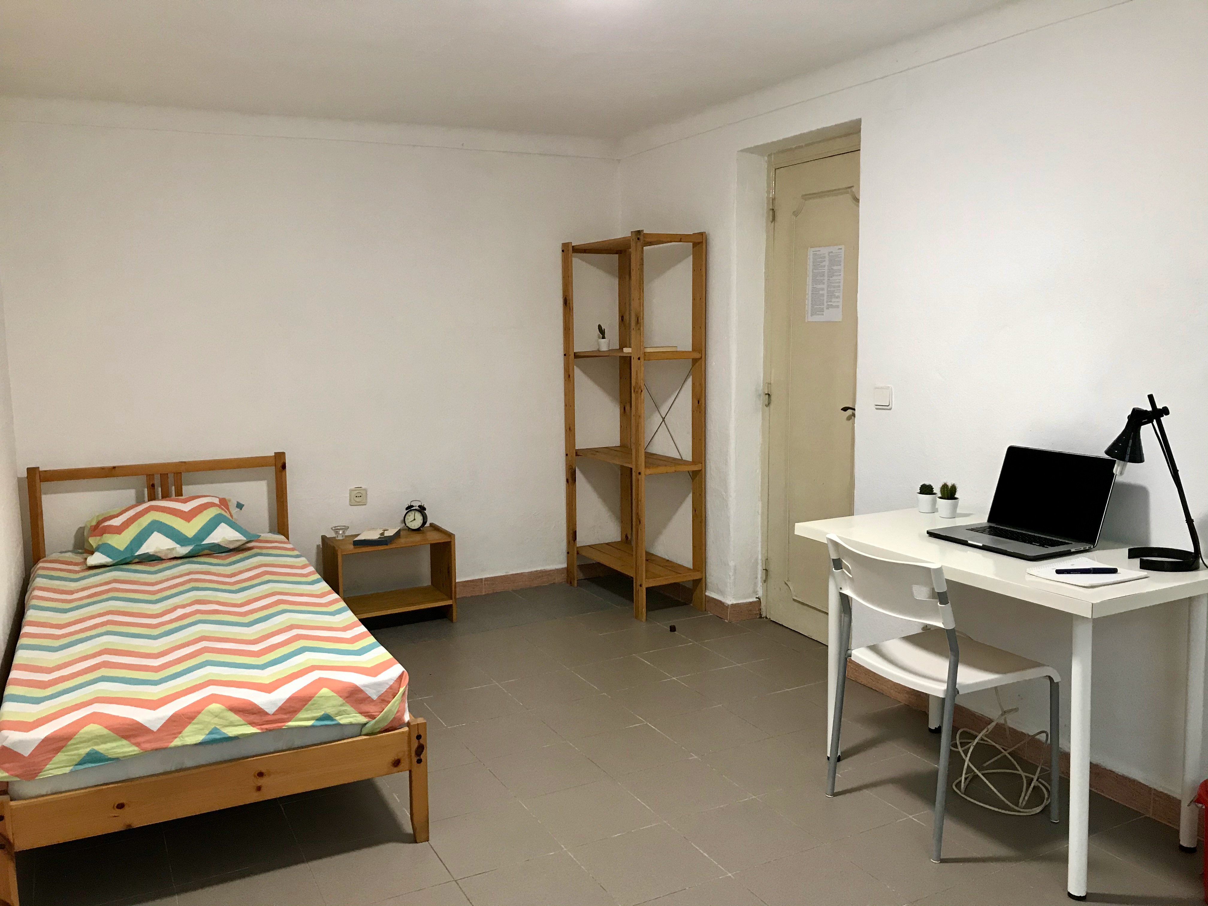 Luminous Serene Room 3 in Pontinha, lisboa – photo 2 of 9