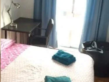 Modern Double Room 2 with Desk & Window em Campanhã, porto – foto 2 de 14