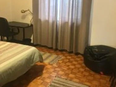 Bright Double Room 1 with Large Window & Desk in Campanhã, porto – photo 4 of 14