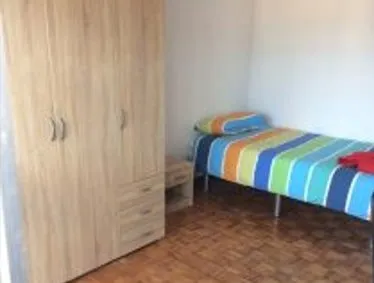 Stylish Single Room 3 with Furnishings em porto – foto 1 de 3
