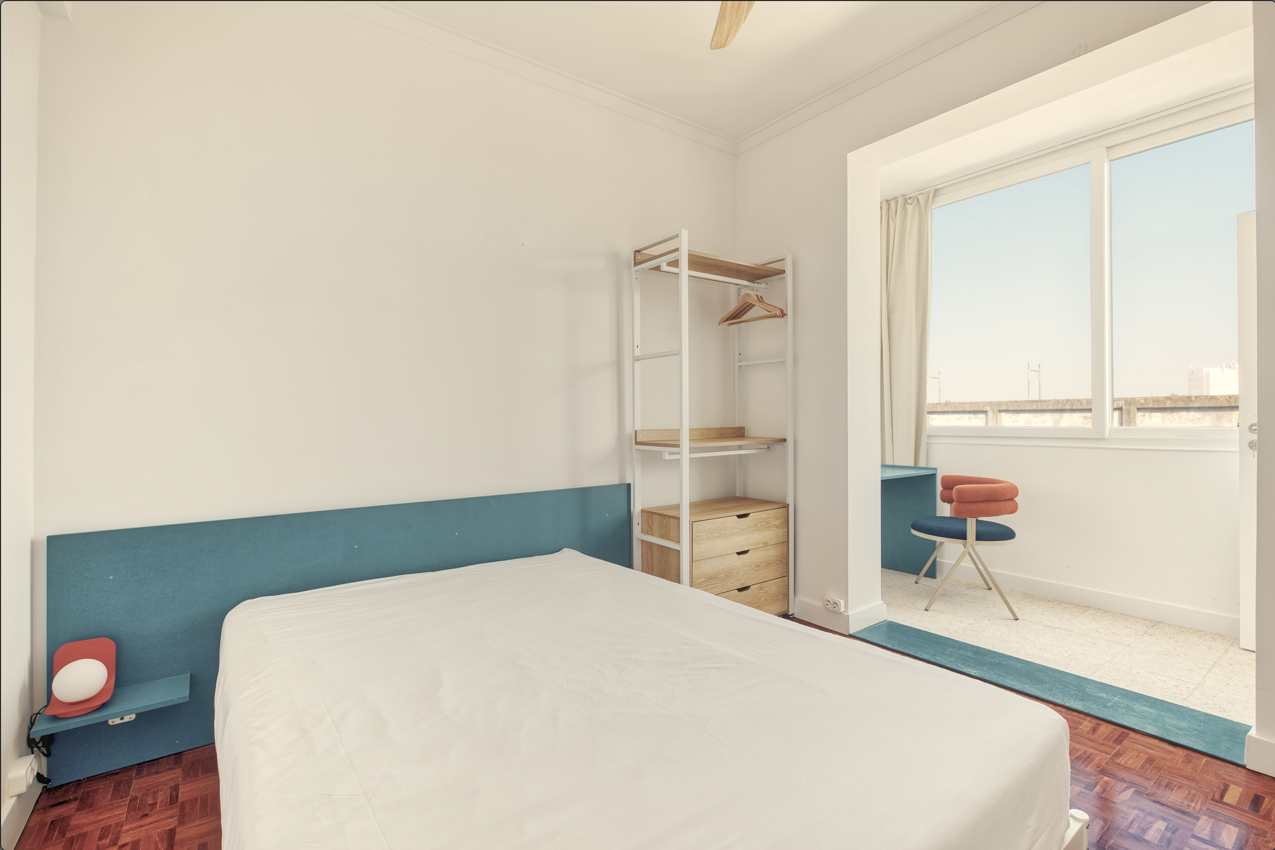 Light-Filled Double Room 5 with Cozy Atmosphere em São Domingos de Benfica, lisboa – foto 1 de 17