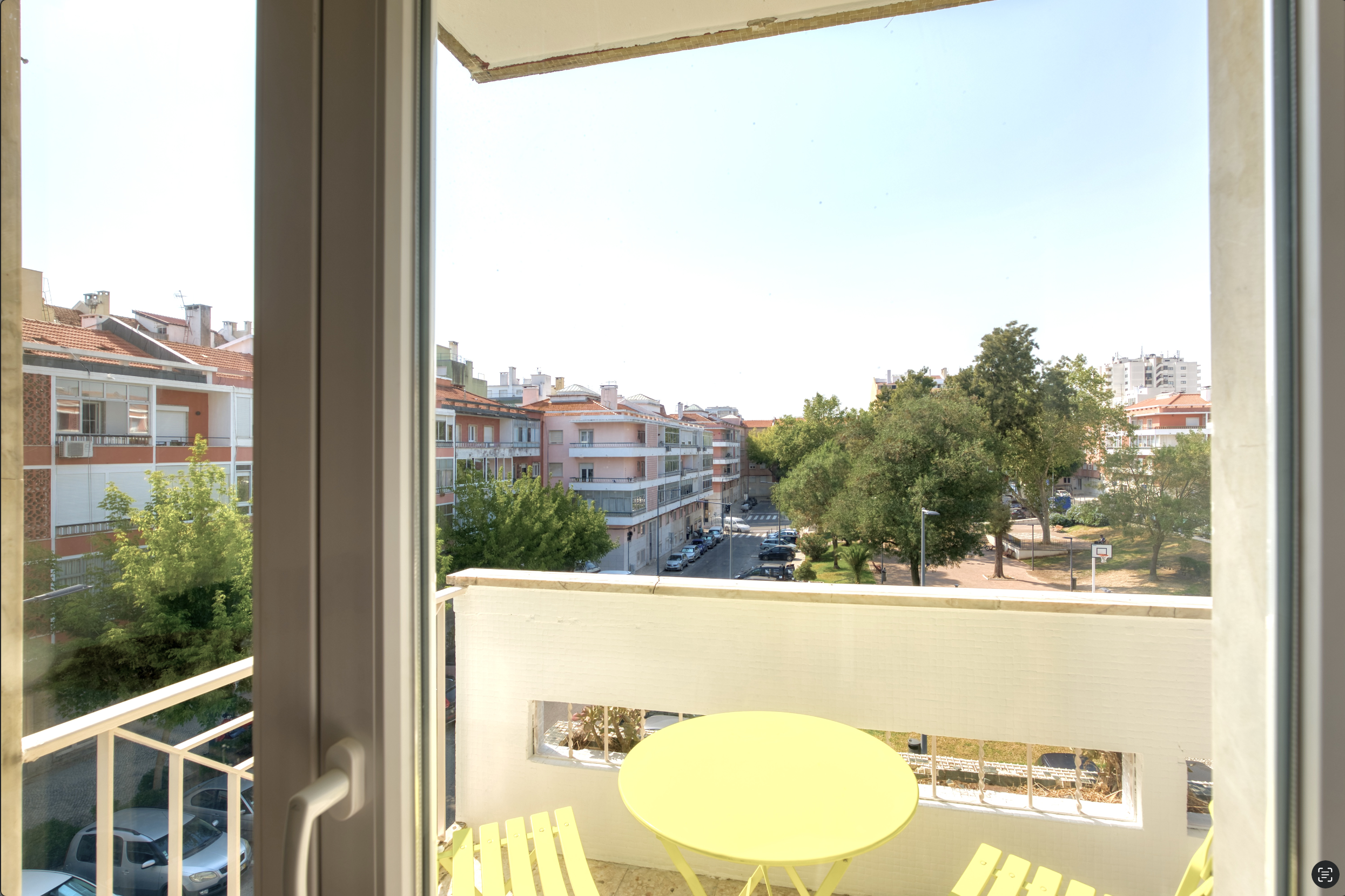 Comfortable Double Room 3 with Terrace em São Domingos de Benfica, lisboa – foto 3 de 17