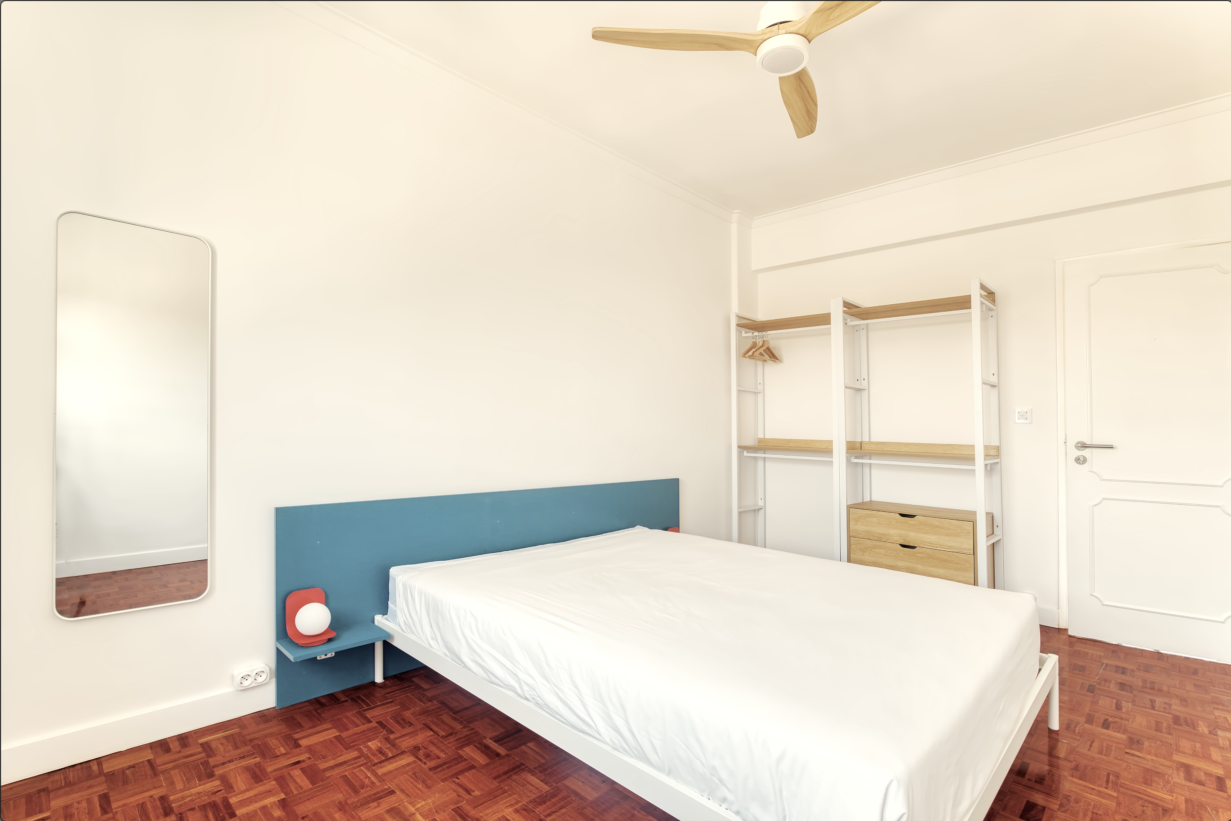Modern Double Room 4, Fully Equipped em São Domingos de Benfica, lisboa – foto 3 de 16