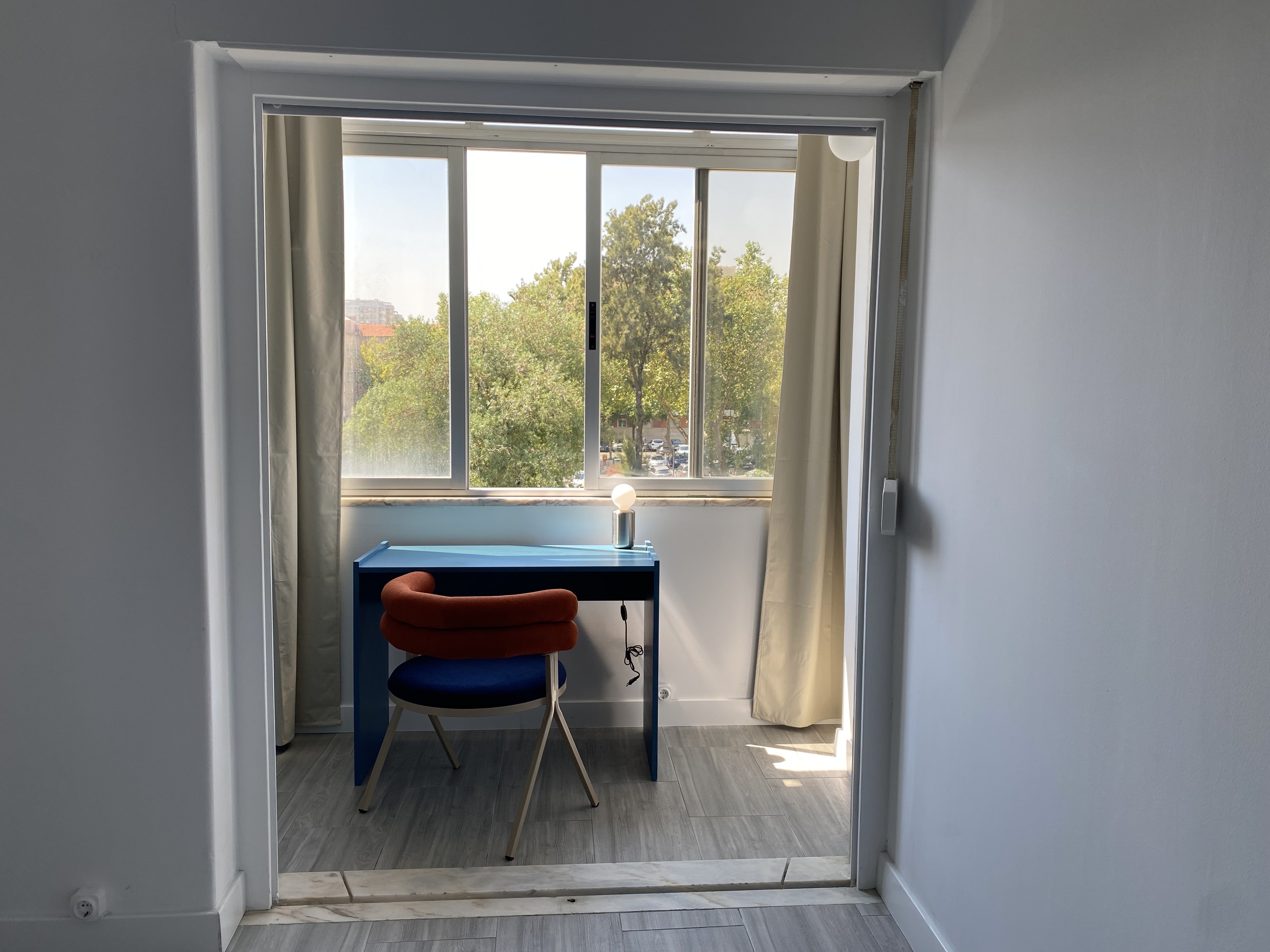 Bright Double Room 1 with Modern Furnishing em São Domingos de Benfica, lisboa – foto 5 de 16