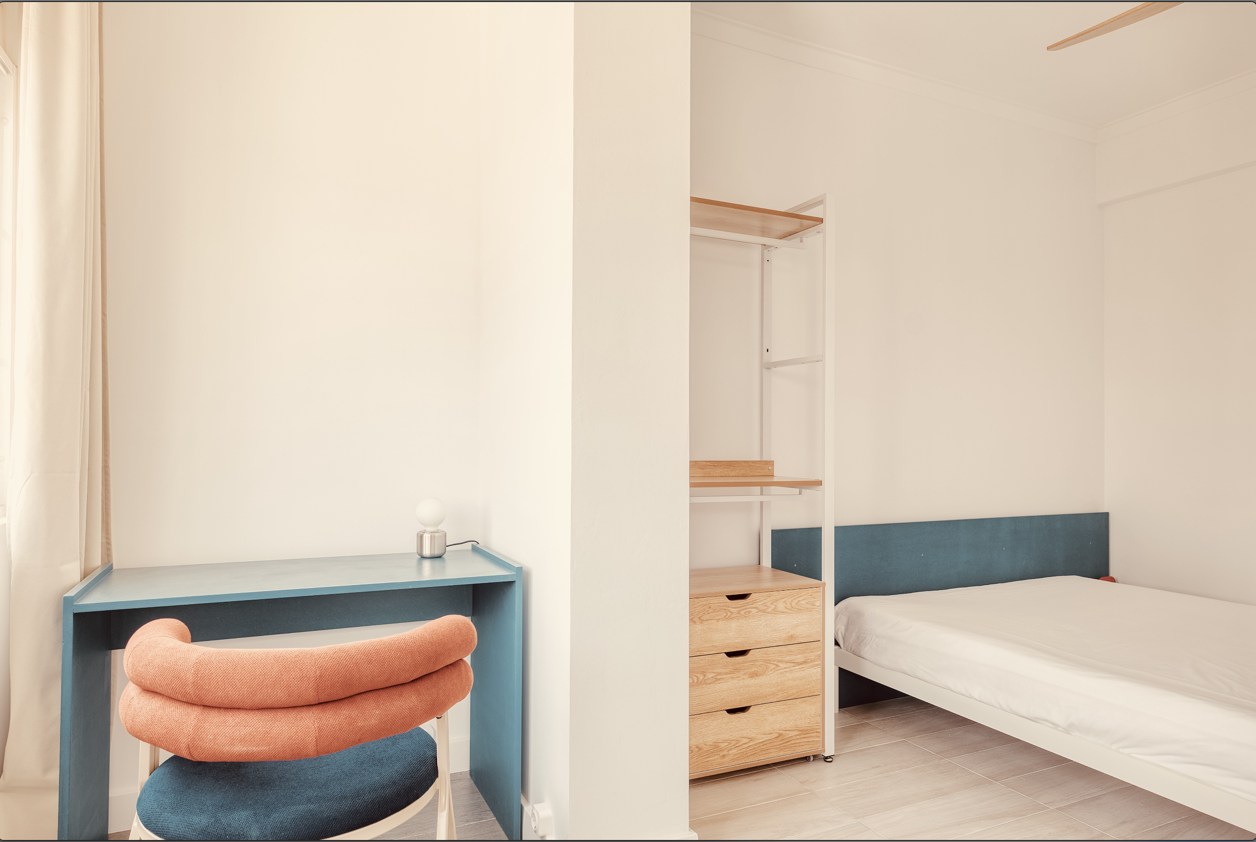 Spacious Double Room 5 with Large Window em São Domingos de Benfica, lisboa – foto 2 de 14