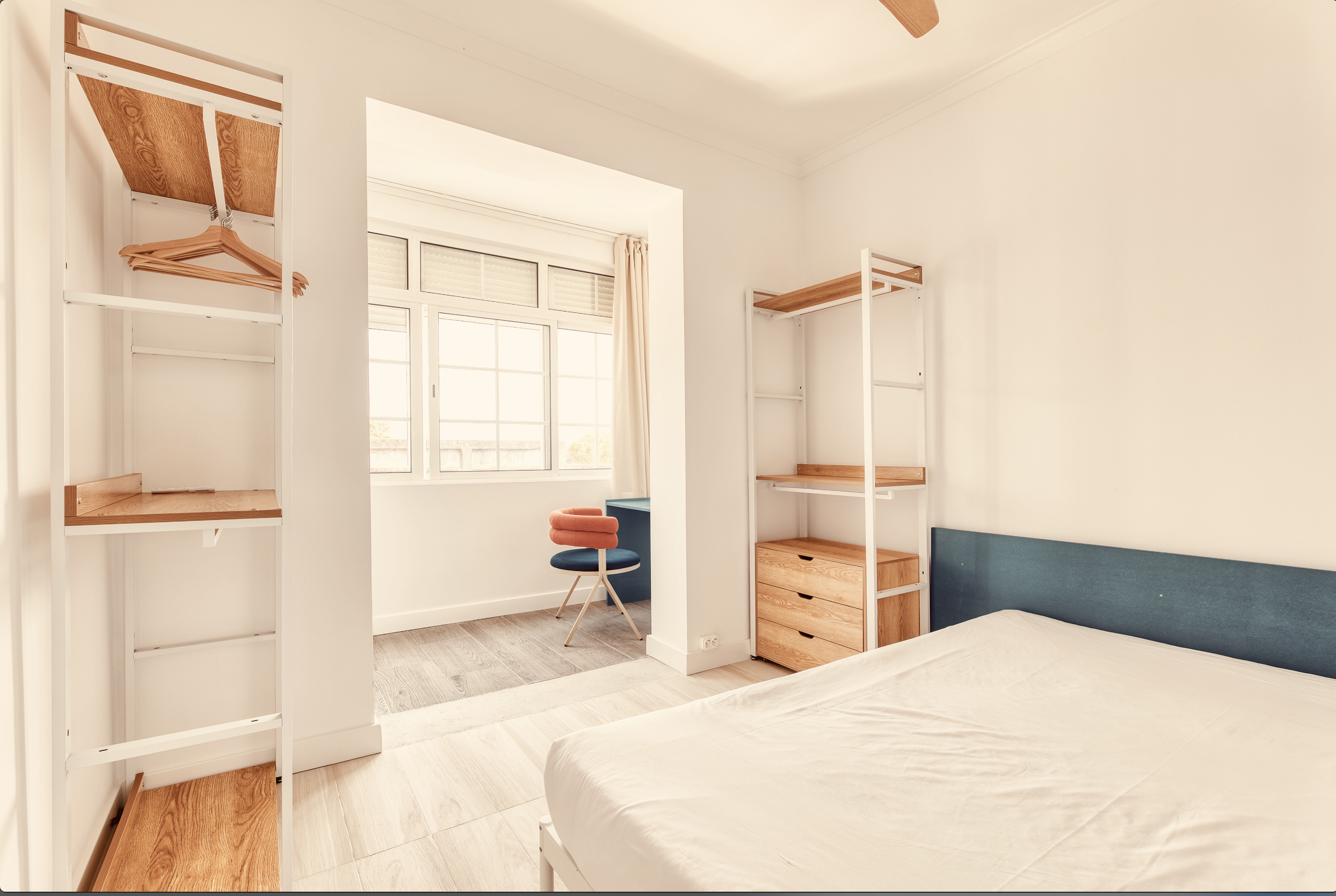 Spacious Double Room 5 with Large Window em São Domingos de Benfica, lisboa – foto 3 de 14
