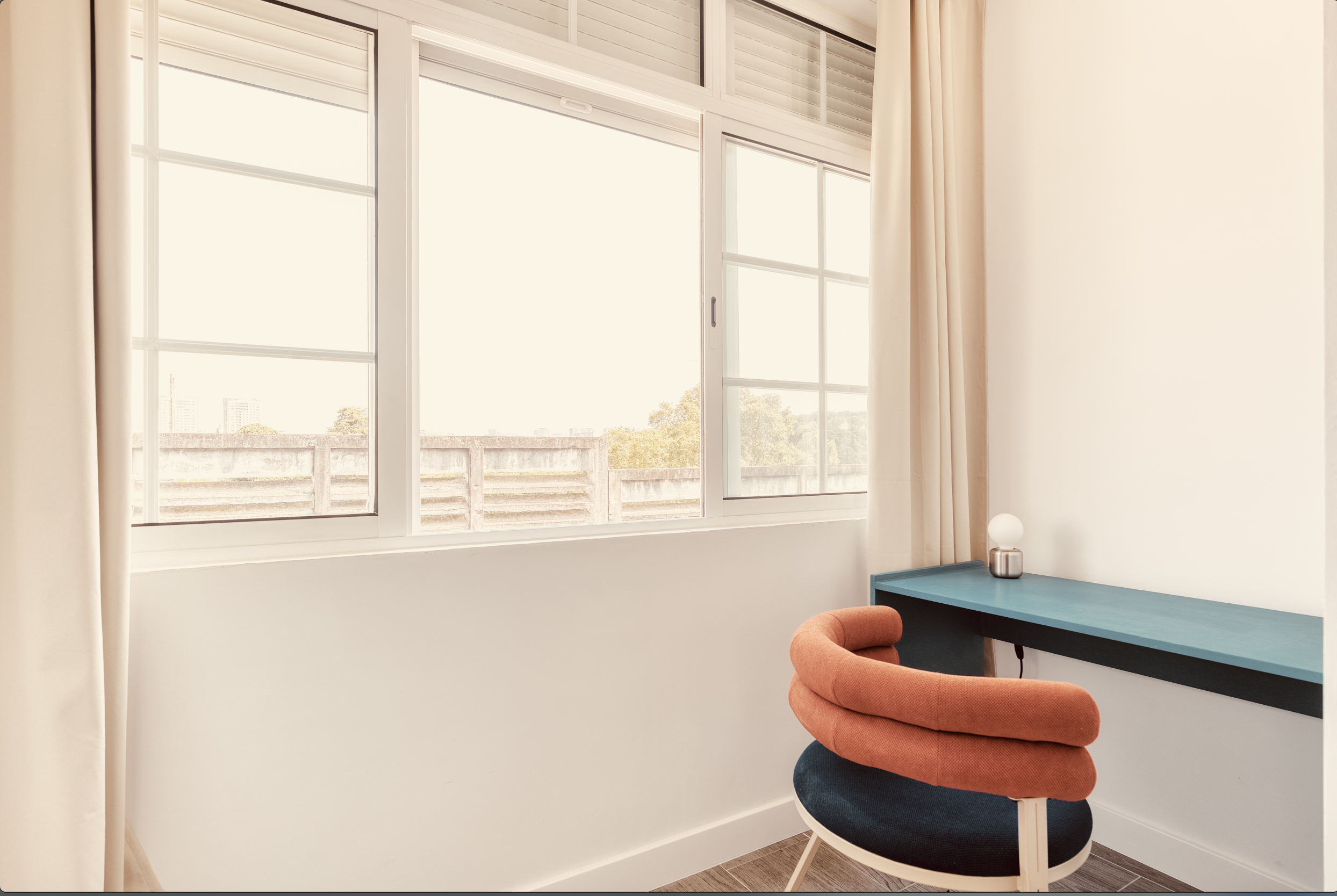 Spacious Double Room 5 with Large Window em São Domingos de Benfica, lisboa – foto 5 de 14