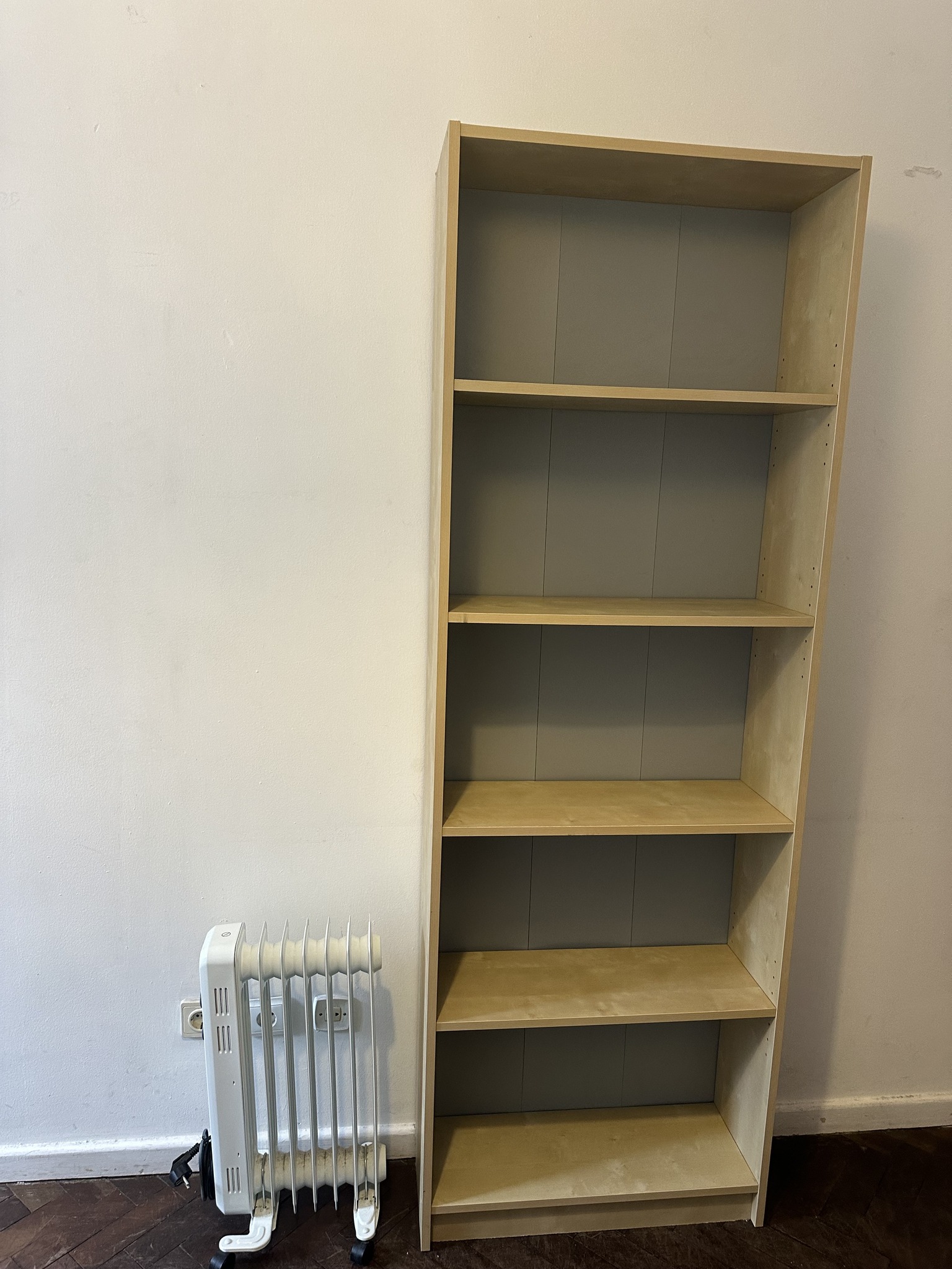 Bright Double Room 6 with Desk & Natural Light em Arroios, lisboa – foto 5 de 16