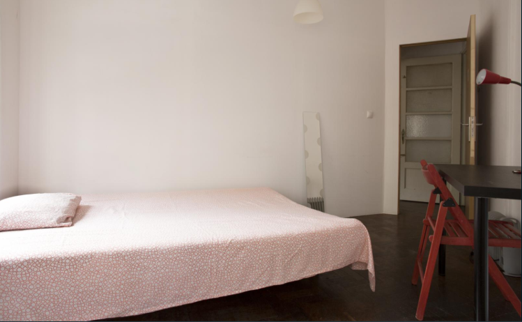 Inviting Double Room 2 with Desk & Natural Light em Arroios, lisboa – foto 2 de 15